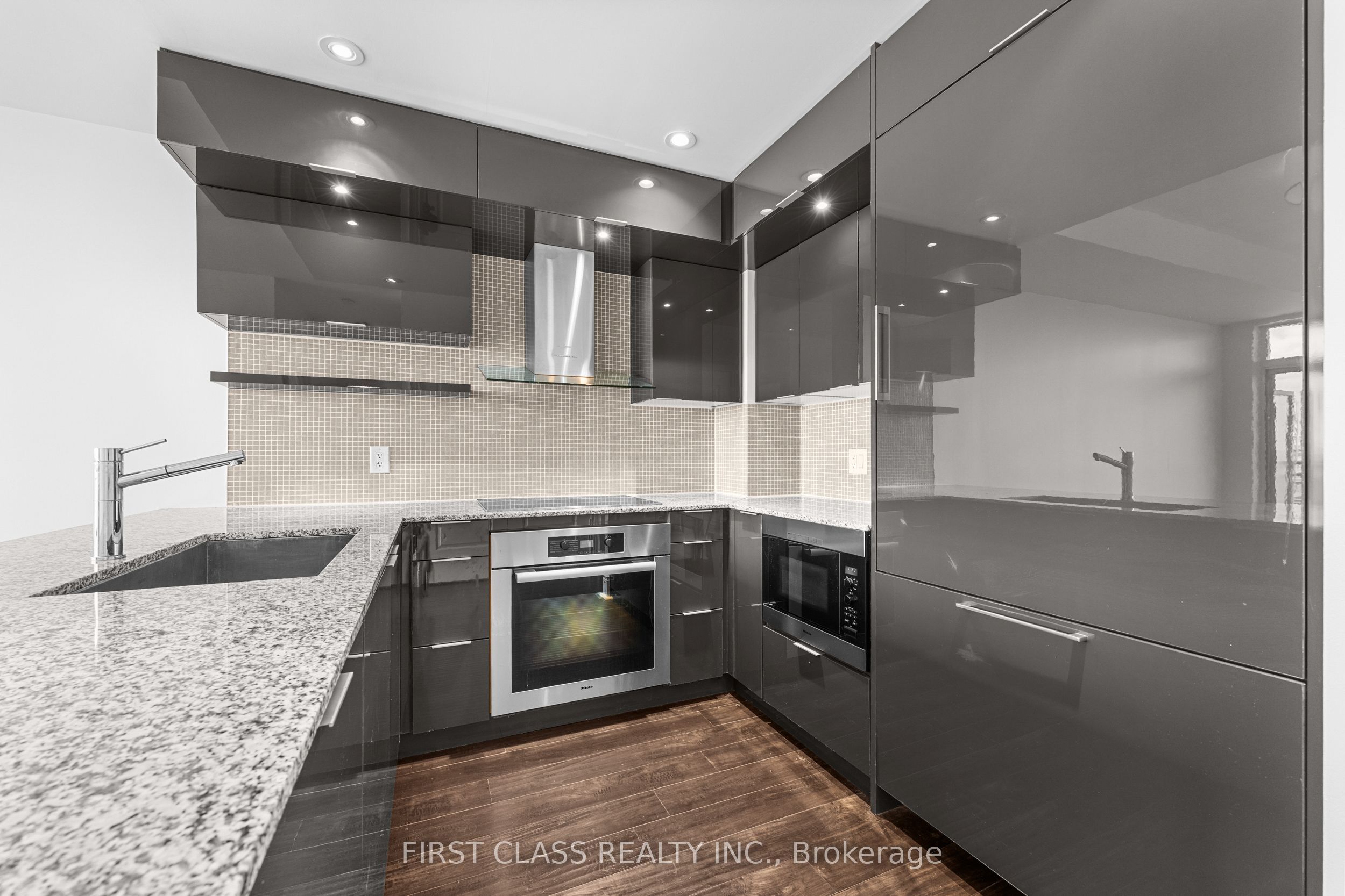 16 Brookers Lane PH3, Toronto, ON M8V 0A5 photo 3