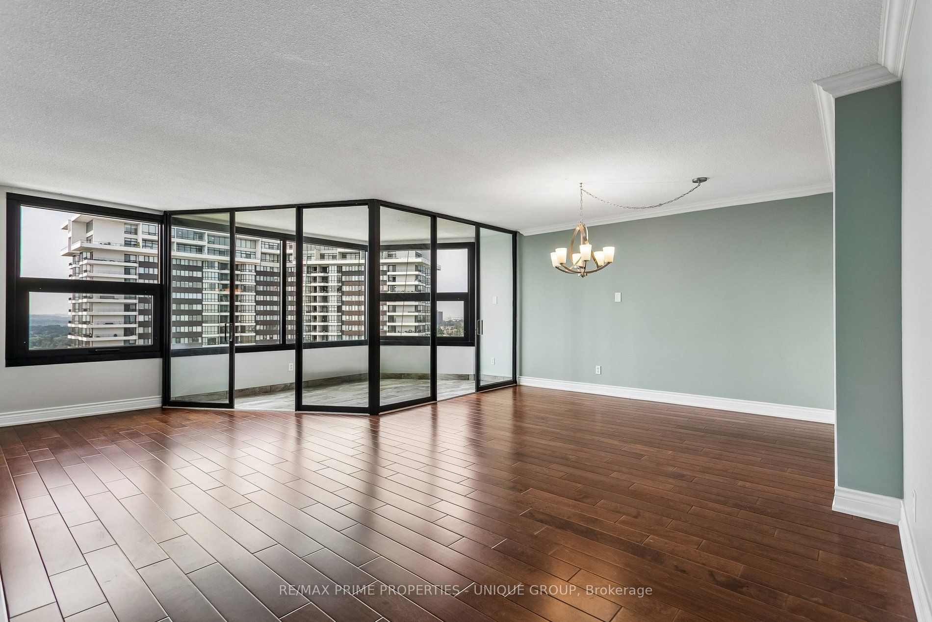 1300 Bloor Street 2108, Mississauga, ON L4Y 3Z2 photo 2
