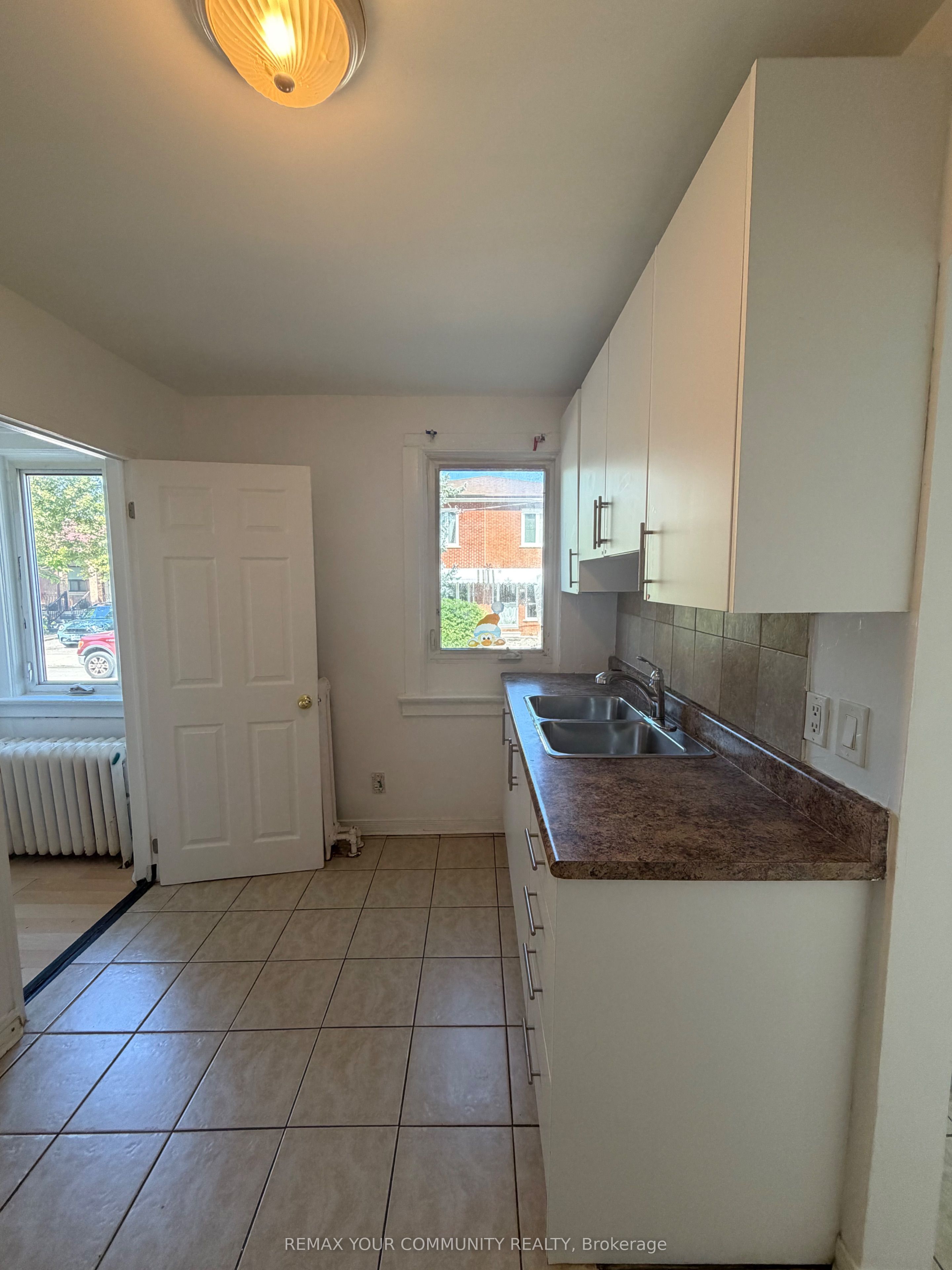127 Morrison Avenue, Toronto, ON M6E 1M5 photo 4