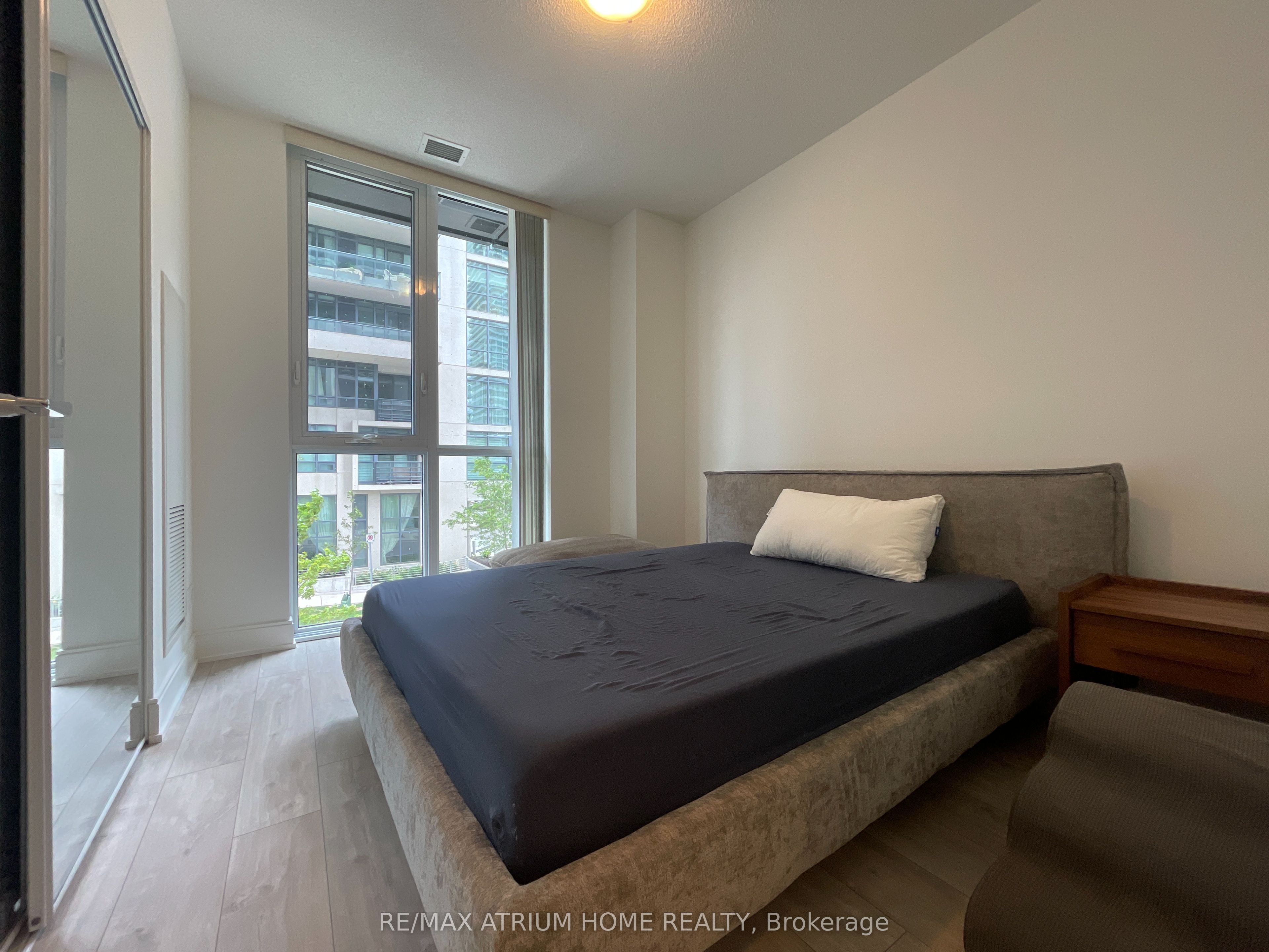 70 Annie Craig Drive Th 105, Toronto, ON M8V 0C4 photo 2