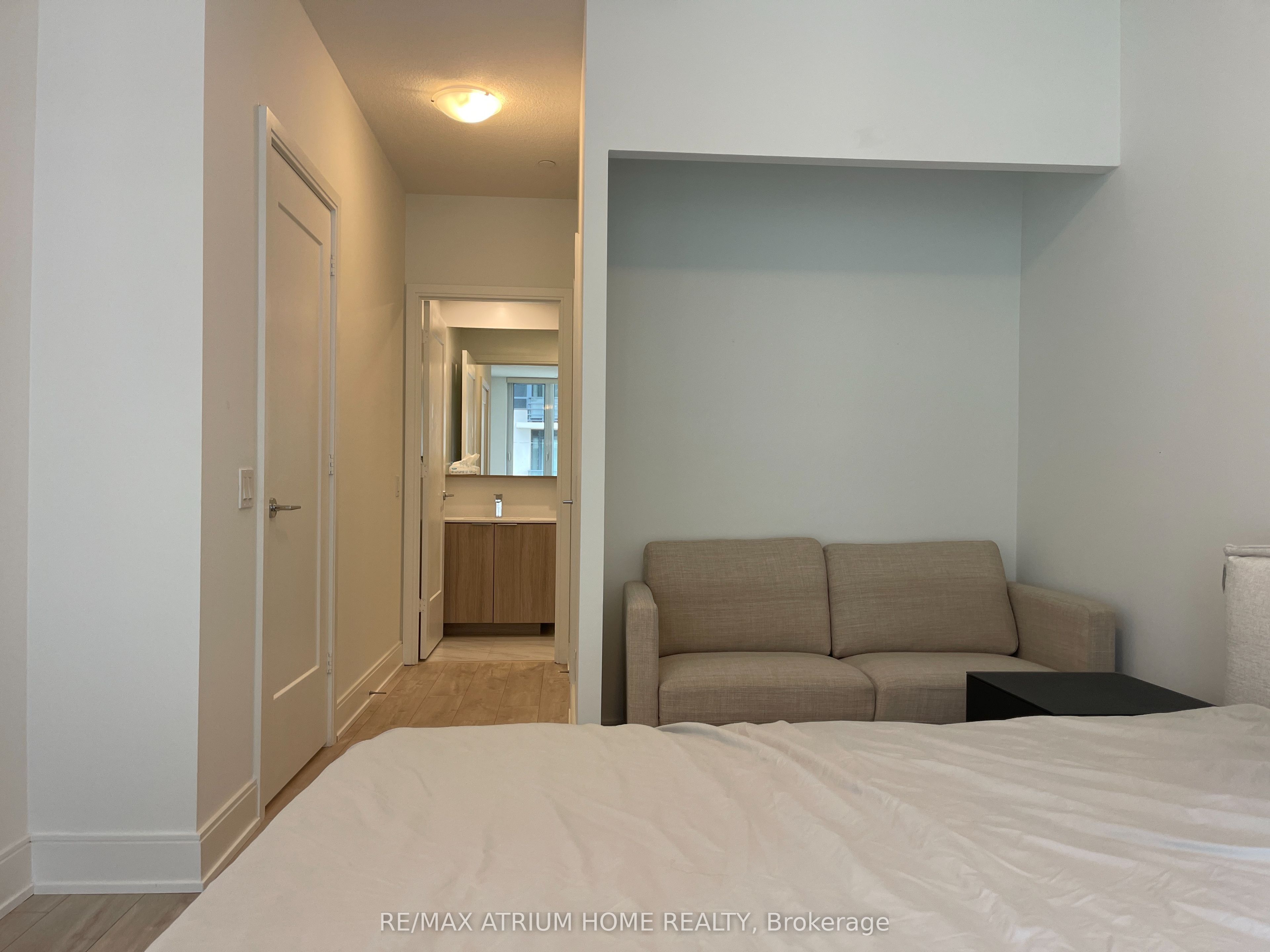 70 Annie Craig Drive Th 105, Toronto, ON M8V 0C4 photo 4