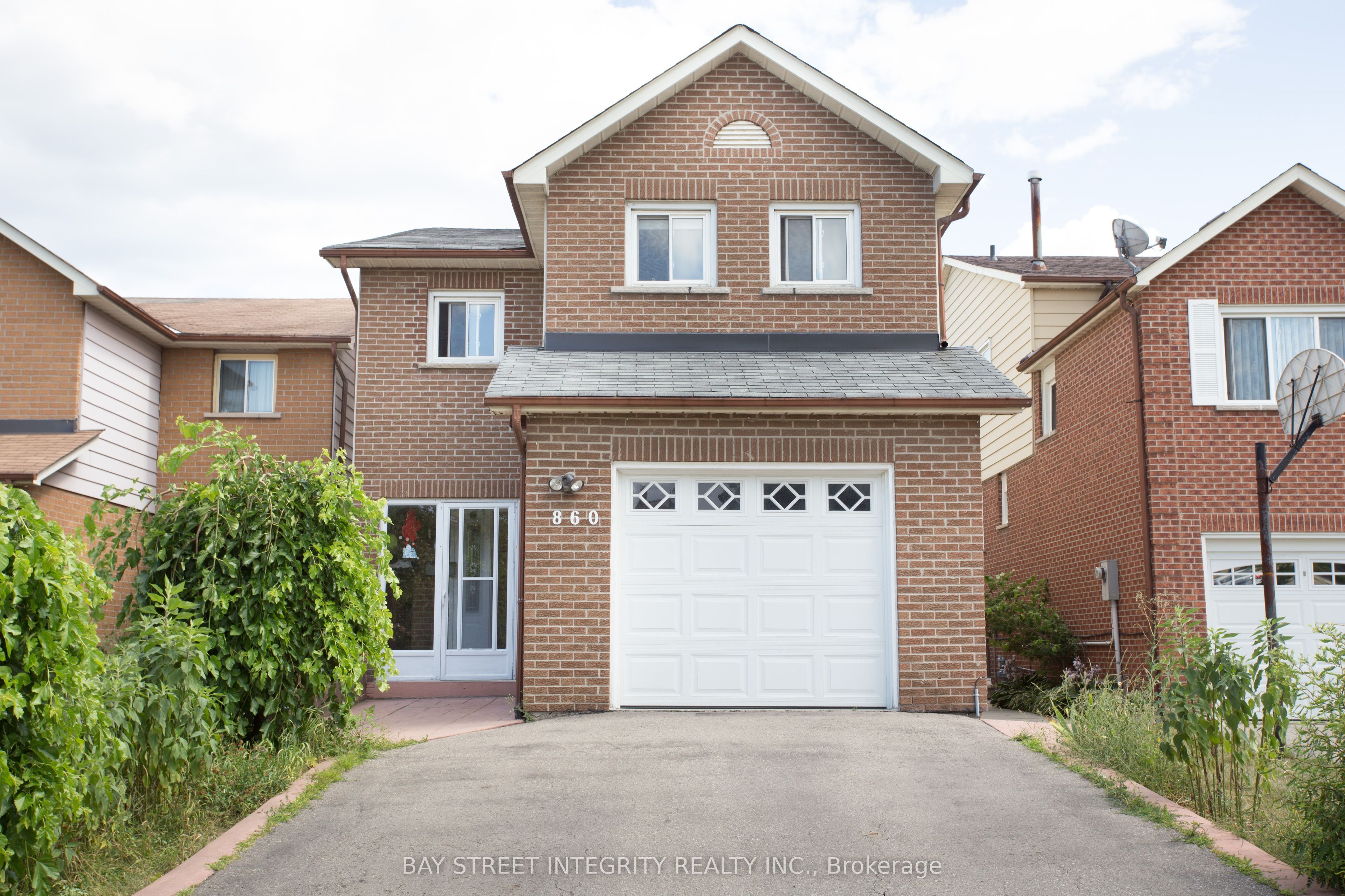860 Messenger Meadow Drive, Mississauga, ON L5C 3T2