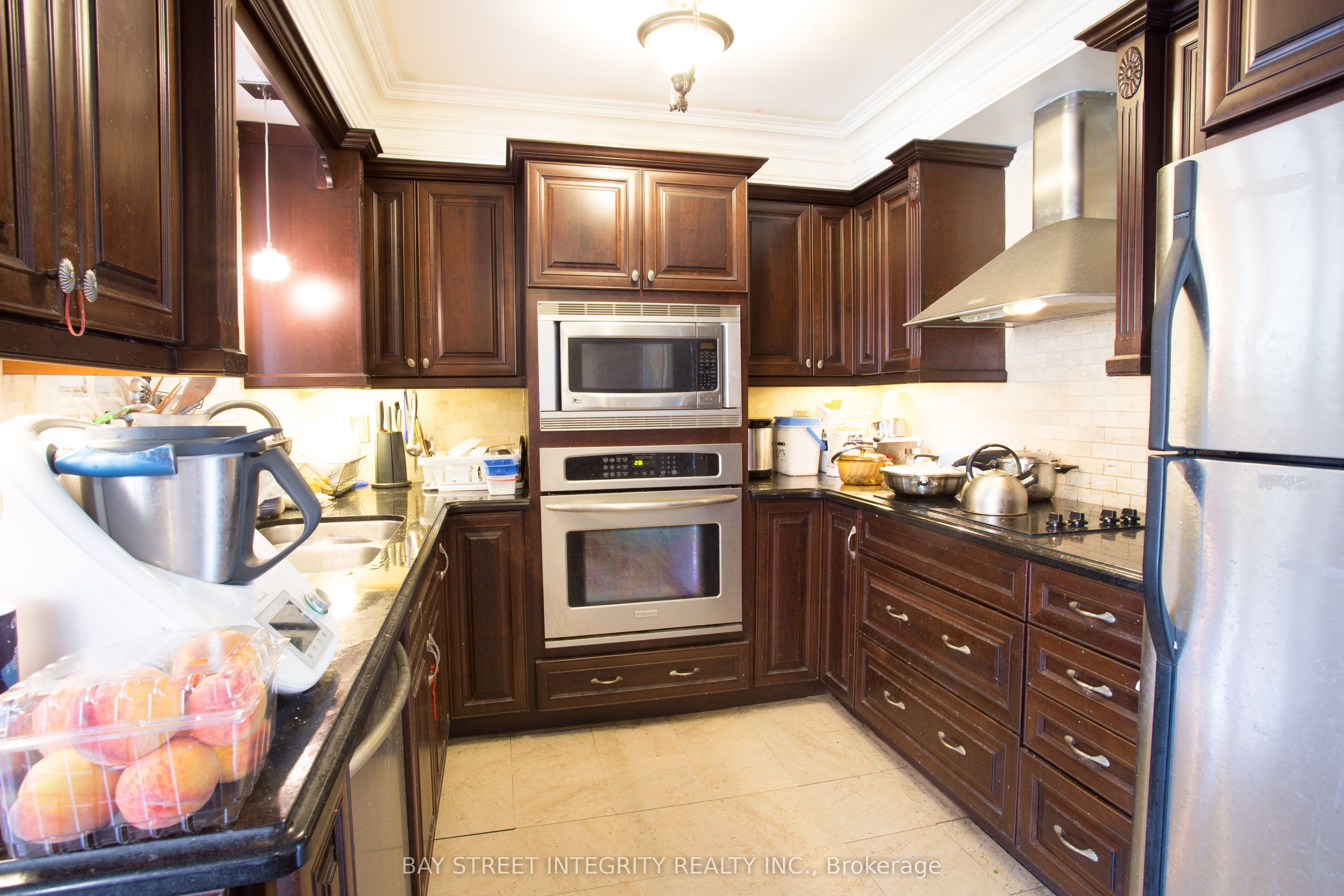 860 Messenger Meadow Drive, Mississauga, ON L5C 3T2 photo 5