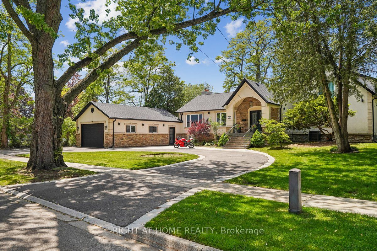 2090 Stonehouse Crescent, Mississauga, ON L5H 3J1 photo 2