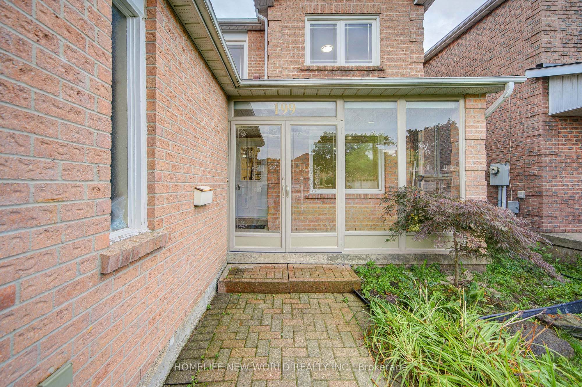 199 Harrowsmith Drive W, Mississauga, ON L5R 1R8 photo 3
