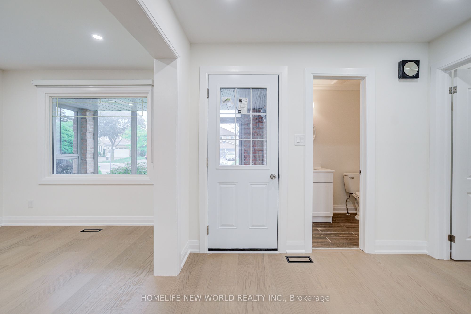 199 Harrowsmith Drive W, Mississauga, ON L5R 1R8 photo 4