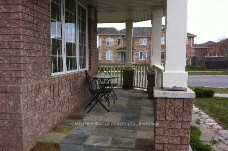 5936 Whitehorn Avenue, Mississauga, ON L5V 2Y8 photo 4