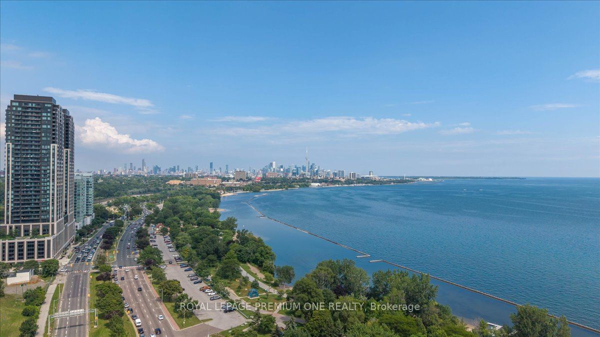 103 The Queensway 901, Toronto, ON M6S 5B3 photo 3
