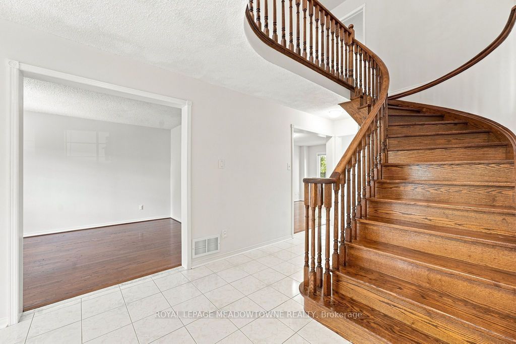 3268 Cajun Crescent, Mississauga, ON L5L 5T7 photo 4