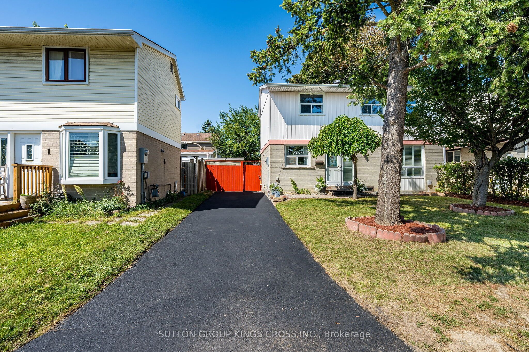 2 Hemlark Court, Brampton, ON L6S 2B7