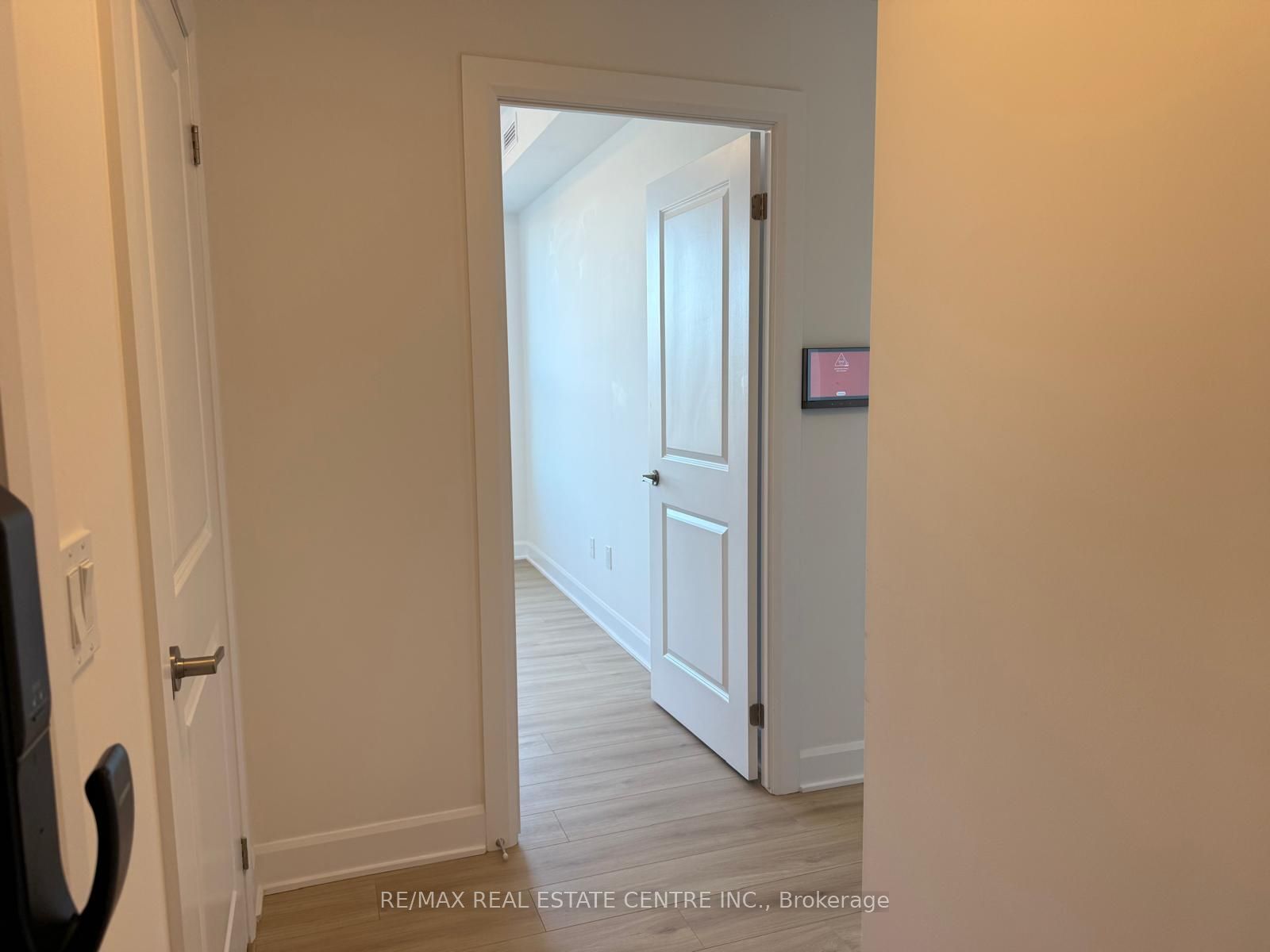 3240 William Coltson Avenue 310, Oakville, ON L6H 0X1 photo 2