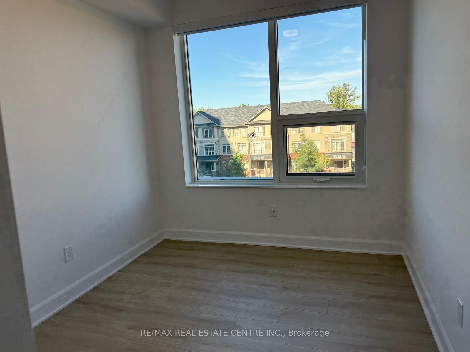 3240 William Coltson Avenue 310, Oakville, ON L6H 0X1 photo 5