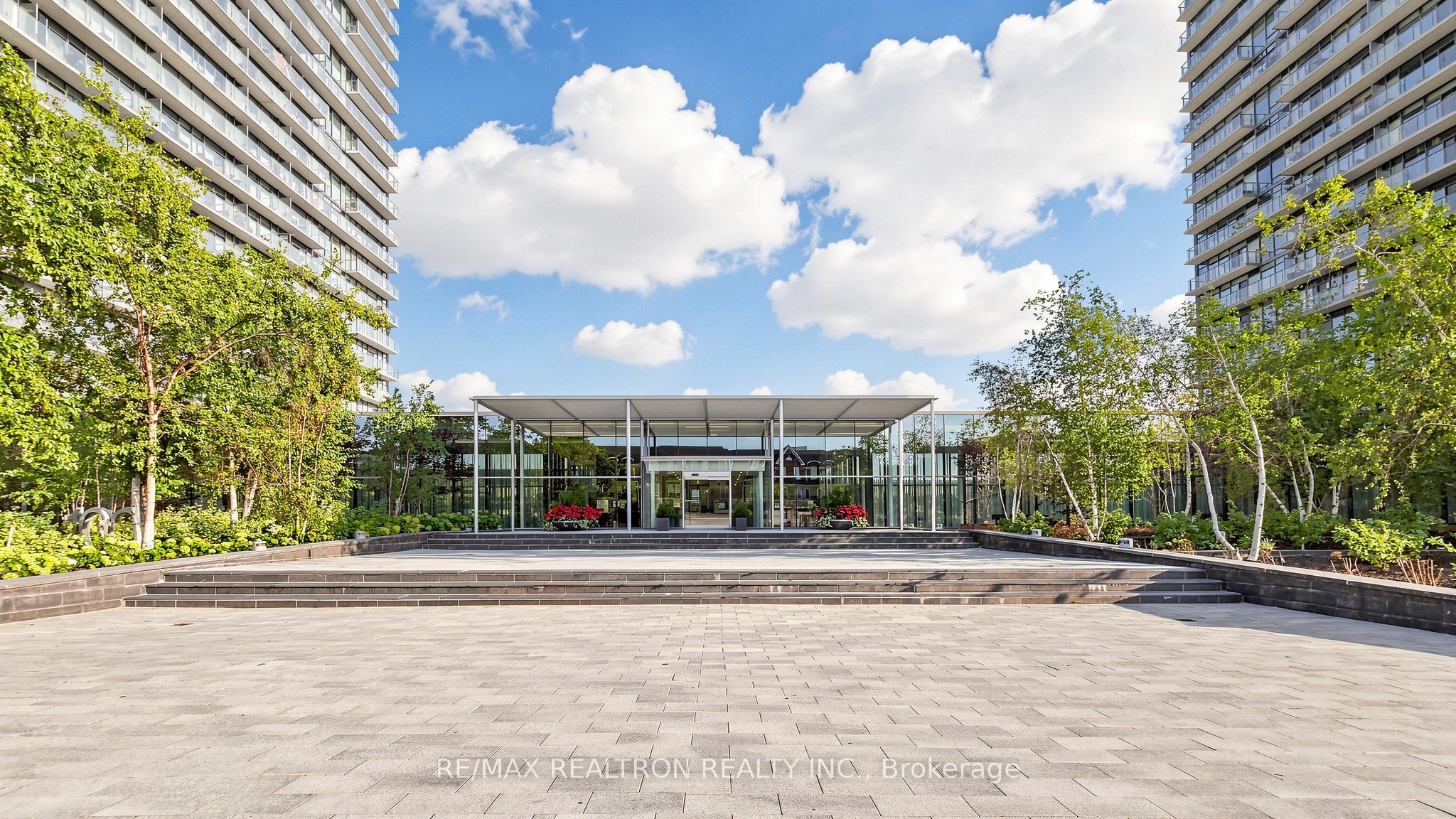 105 The Queensway Avenue 3301, Toronto, ON M6S 5B5 photo 2