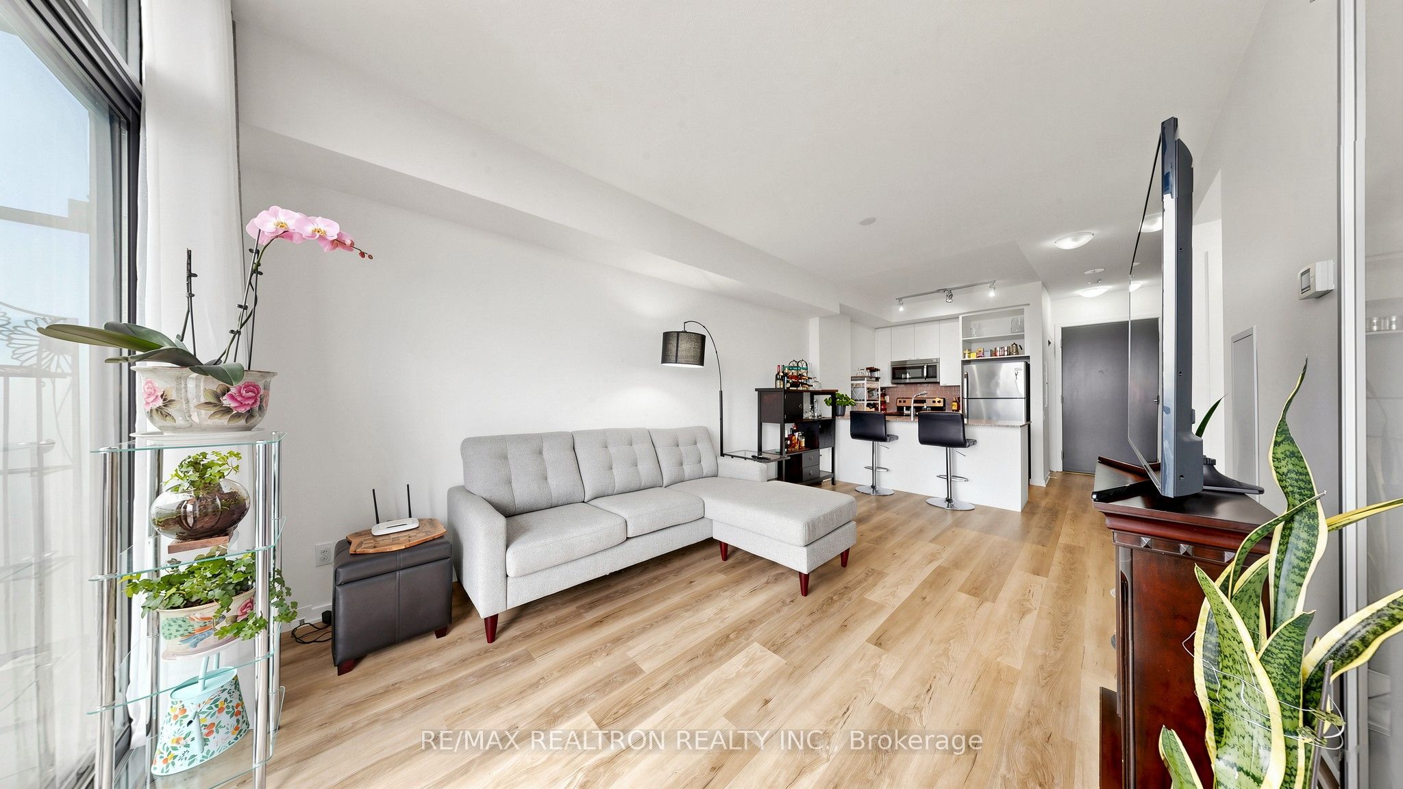 105 The Queensway Avenue 3301, Toronto, ON M6S 5B5 photo 4