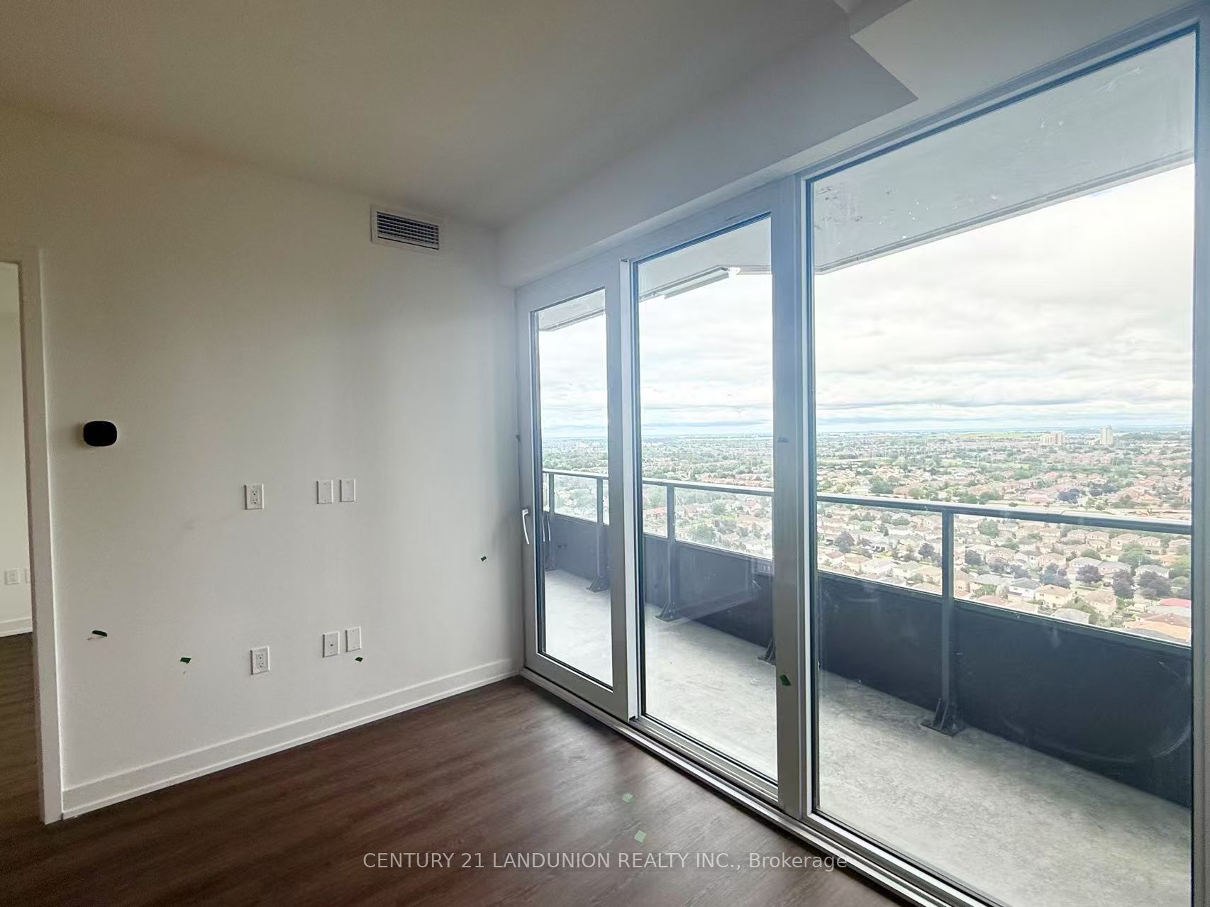 448 Burnhamthorpe Road W 2003, Mississauga, ON L5B 0R4 photo 4