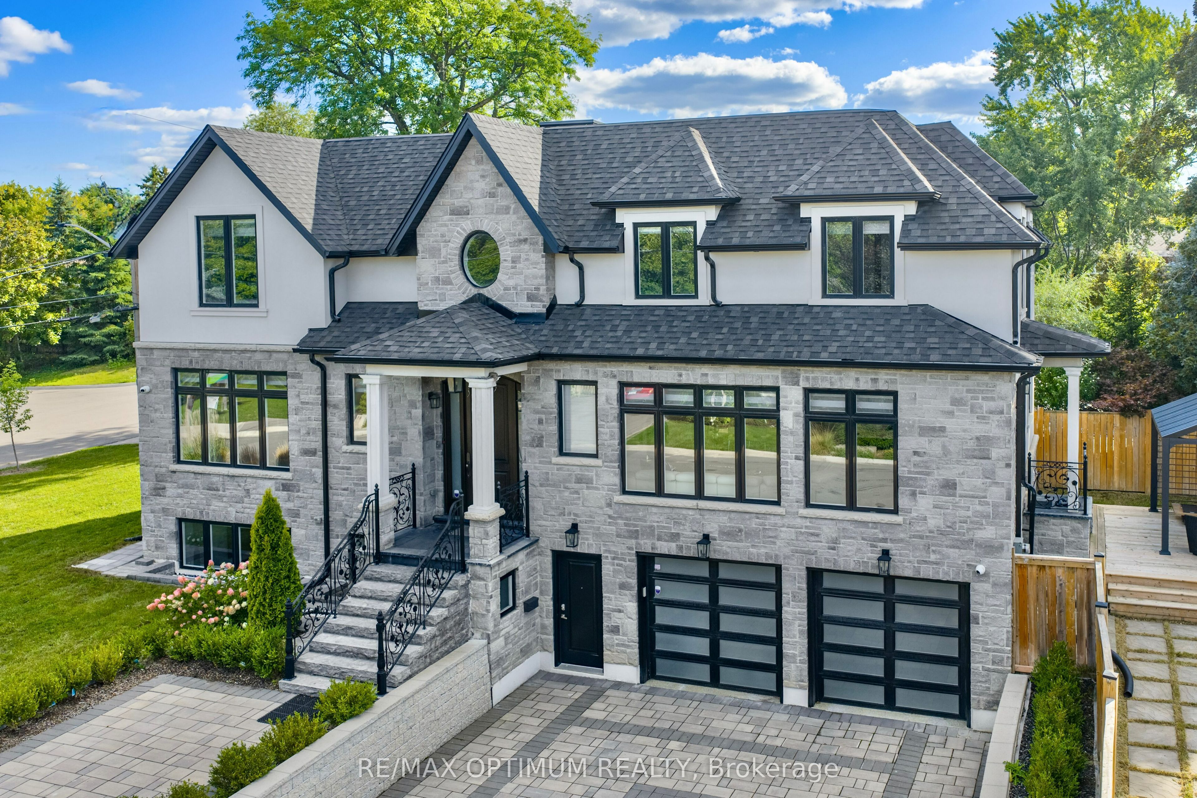 26 Pioneer Drive, Mississauga, ON L5M 1G9 photo 2