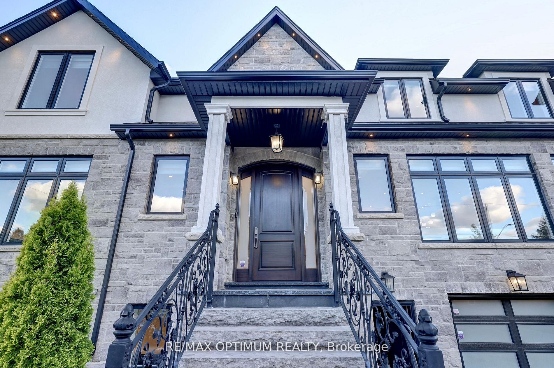 26 Pioneer Drive, Mississauga, ON L5M 1G9 photo 4