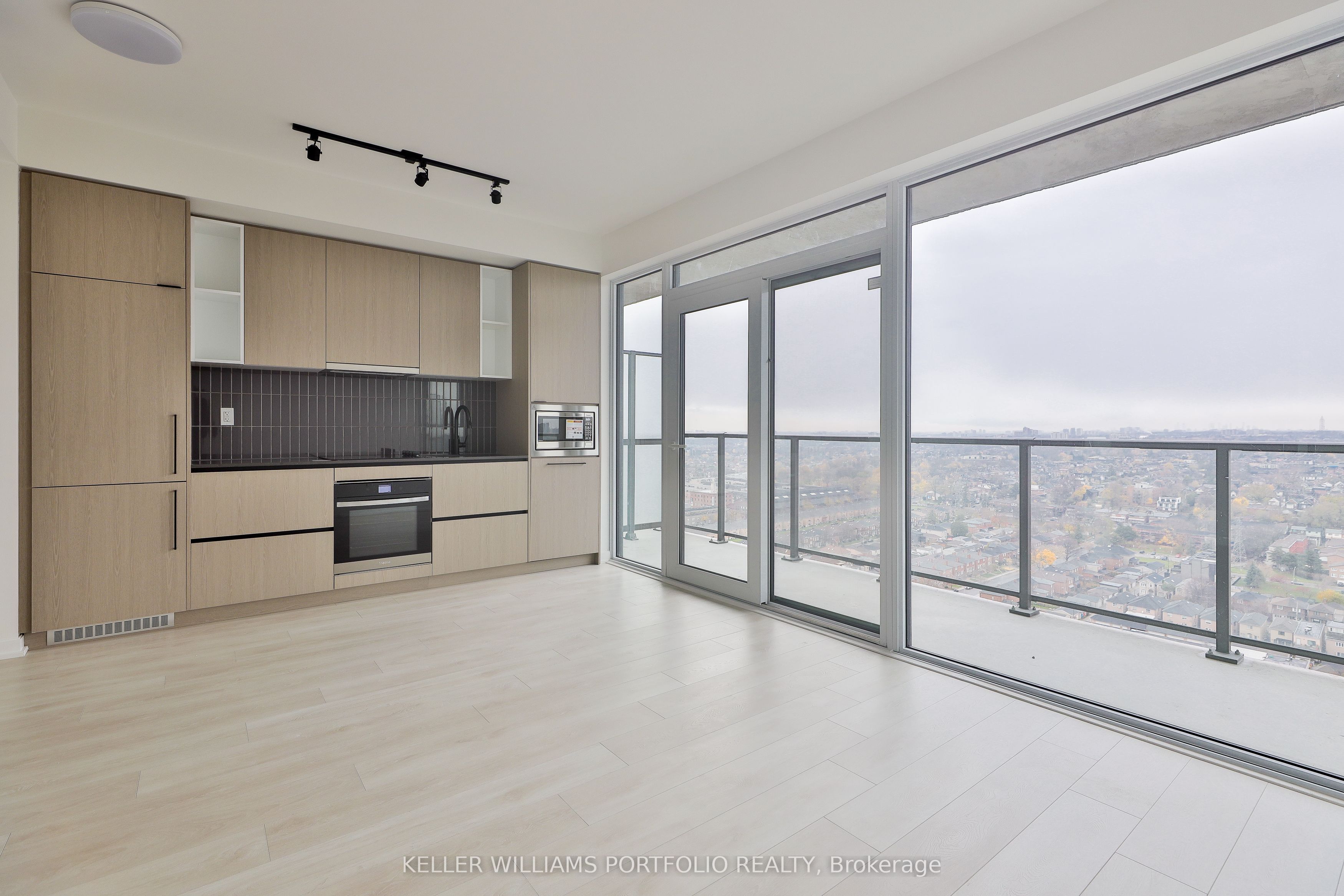 1285 Dupont Street 2406, Toronto, ON M6H 0E3