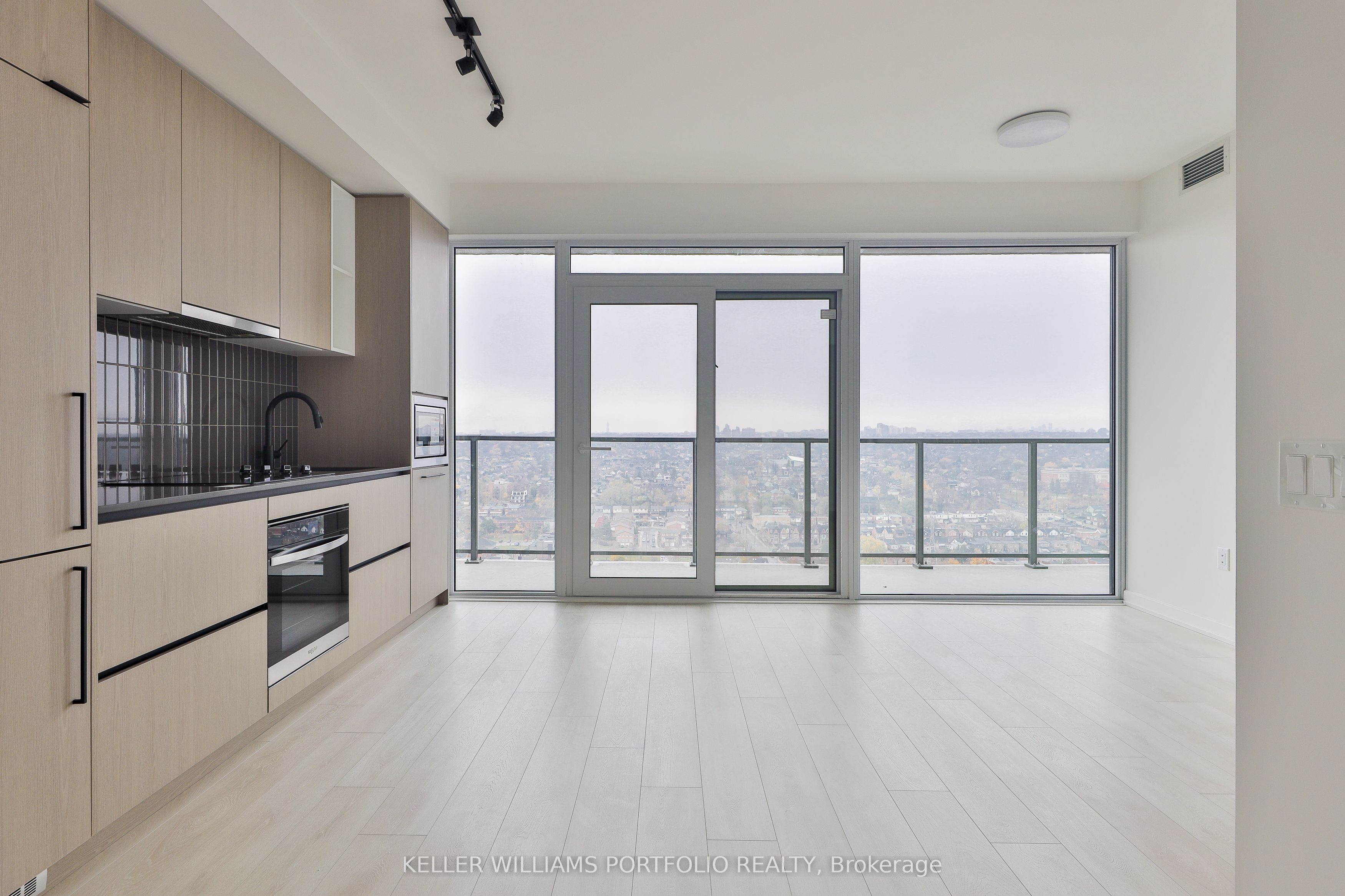1285 Dupont Street 2406, Toronto, ON M6H 0E3 photo 4