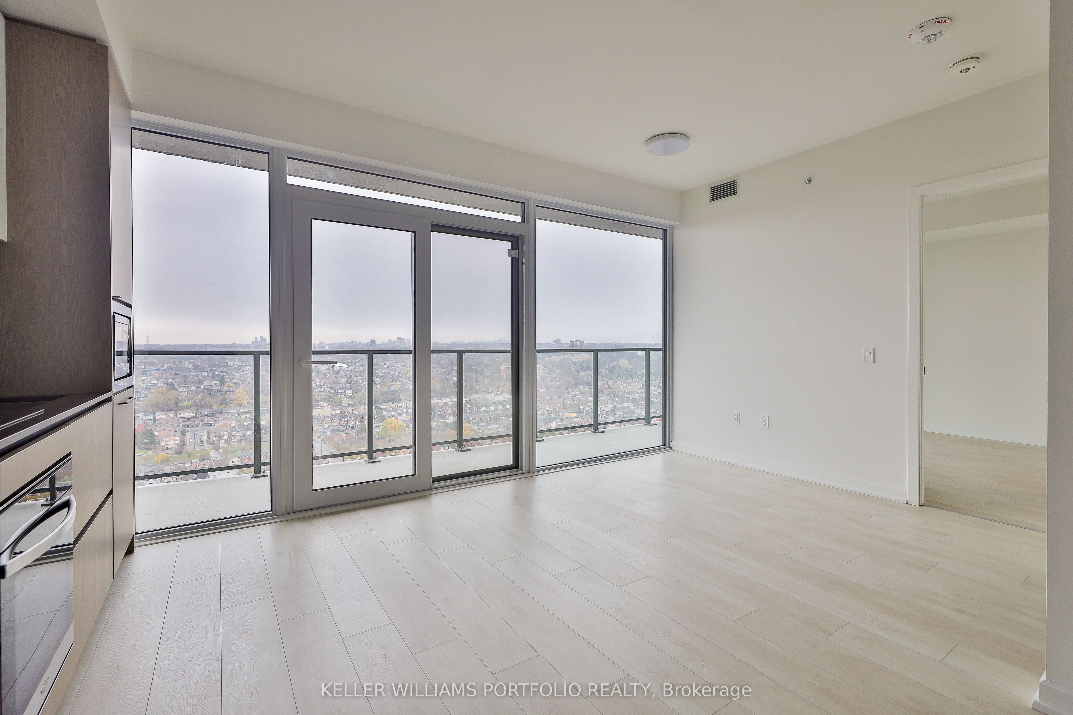 1285 Dupont Street 2406, Toronto, ON M6H 0E3 photo 5