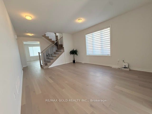 41 Tapscott Crescent, Brampton, ON L7C 0Z4 photo 2