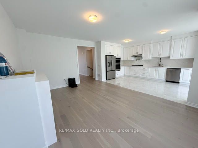 41 Tapscott Crescent, Brampton, ON L7C 0Z4 photo 4