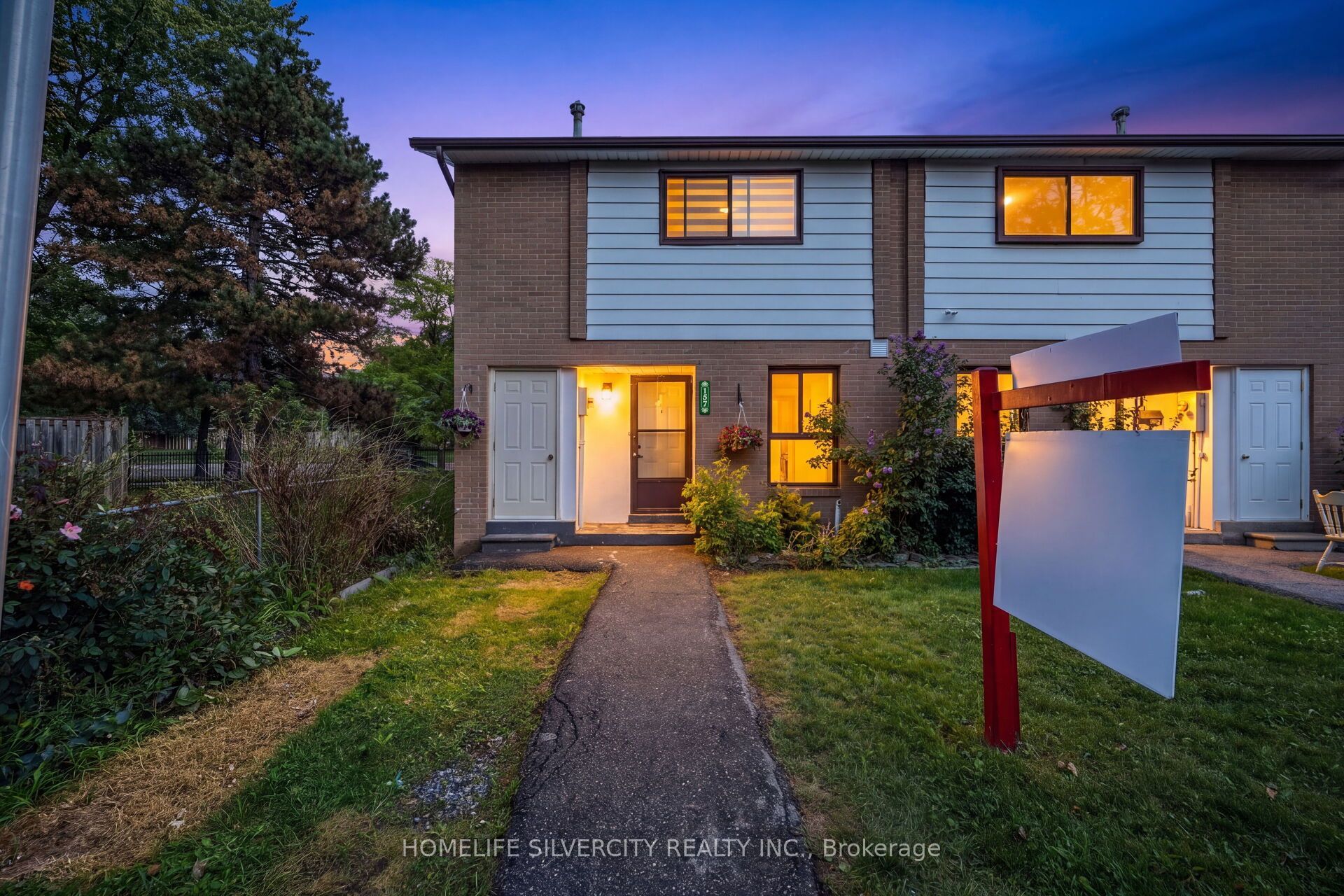 157 Fleetwood Crescent, Brampton, ON L6T 2E6
