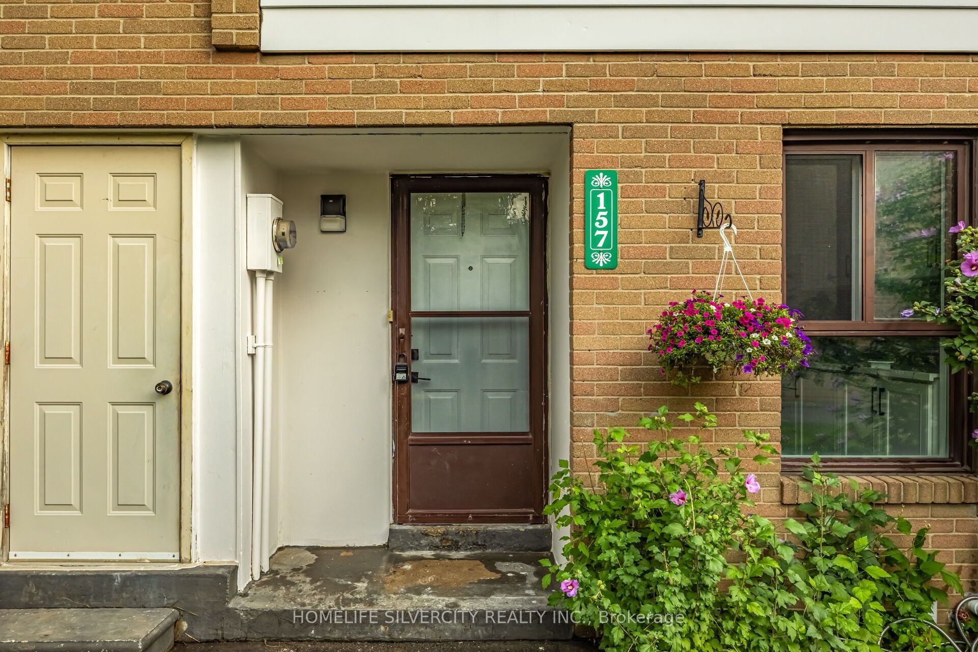 157 Fleetwood Crescent, Brampton, ON L6T 2E6 photo 3