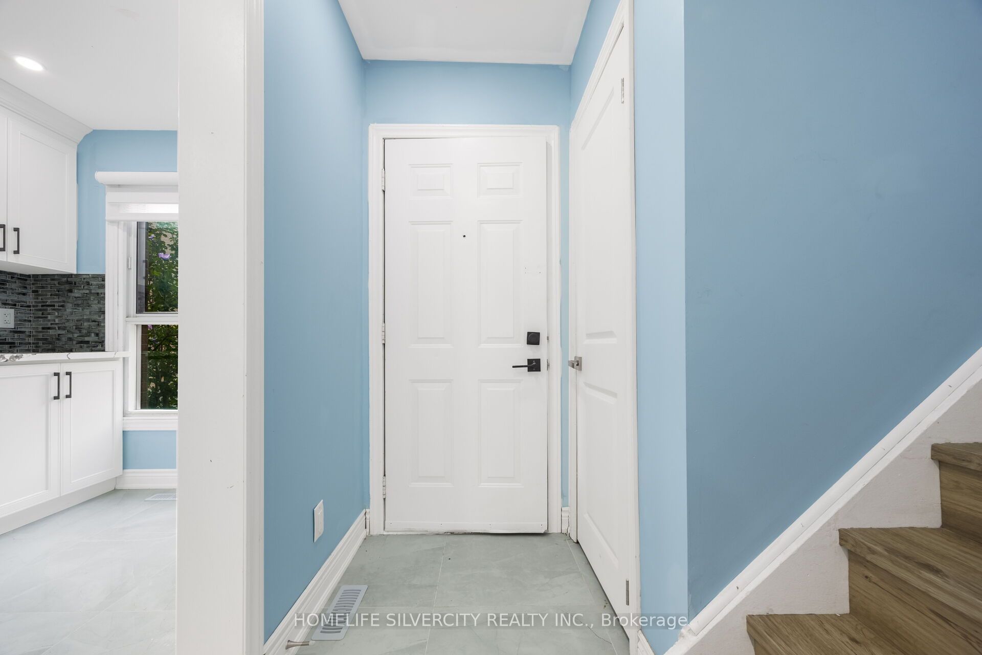 157 Fleetwood Crescent, Brampton, ON L6T 2E6 photo 4