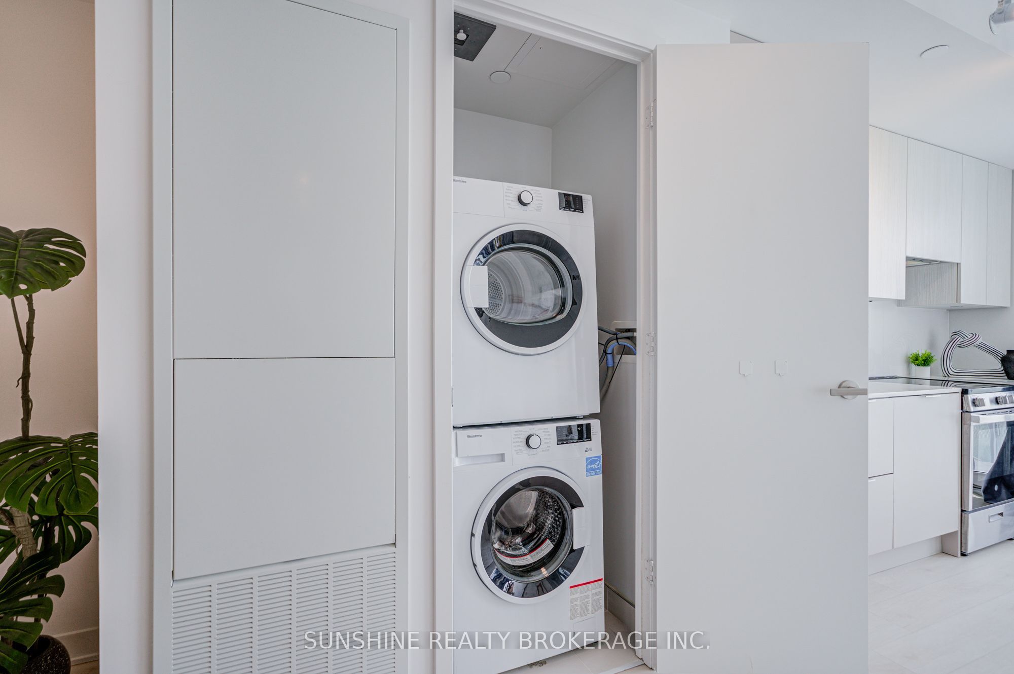 3900 CONFEDERATION Parkway 1508, Mississauga, ON L5M 0M3 photo 4