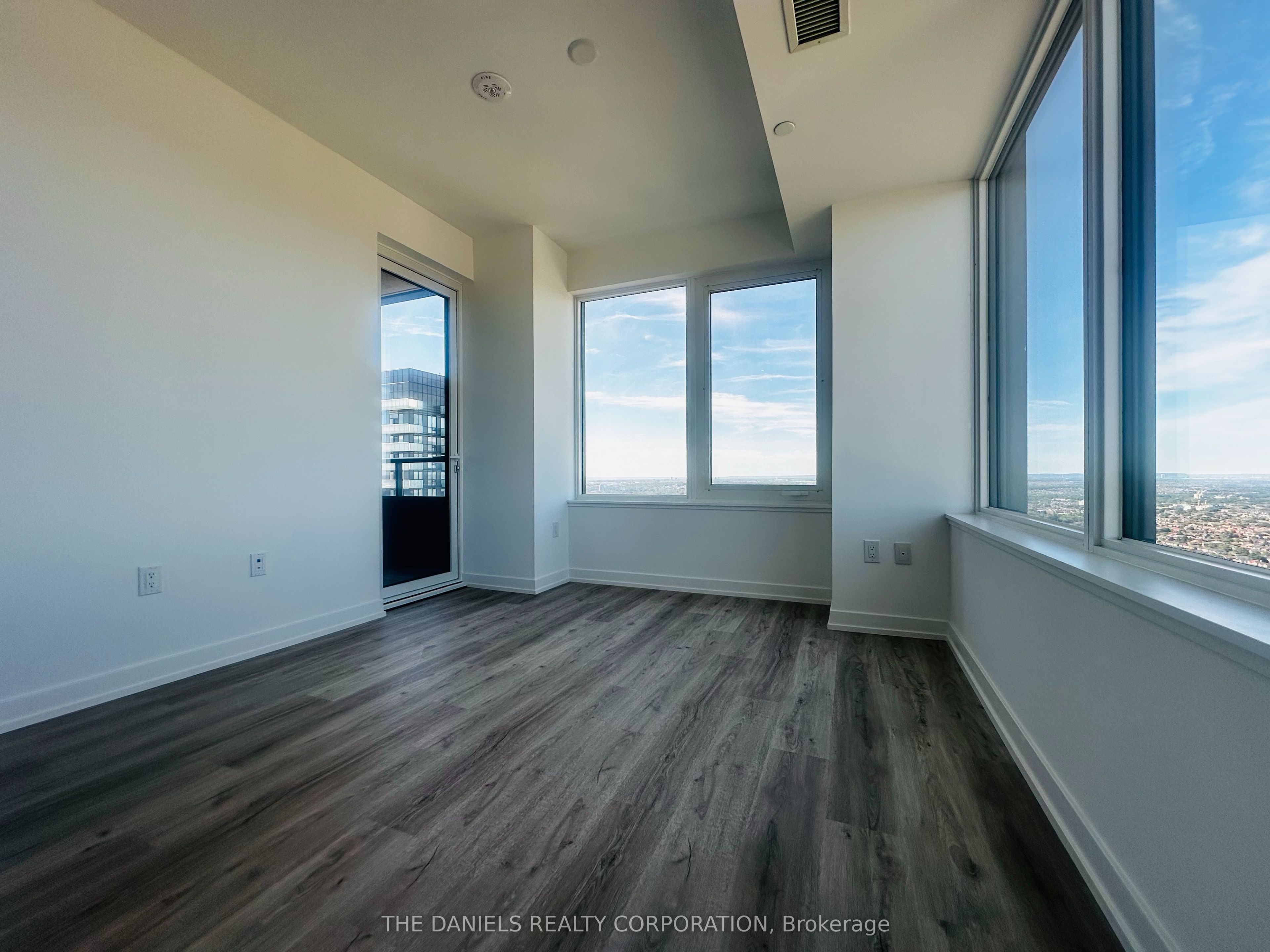 395 Square One Drive 4710, Mississauga, ON L5B 0P6 photo 2