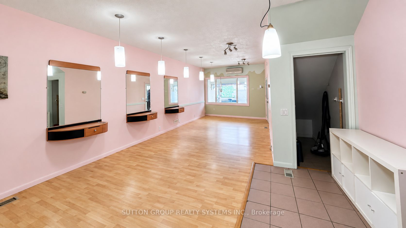1986 Davenport Road Main Floor, Toronto, ON M6N 1C4 photo 3
