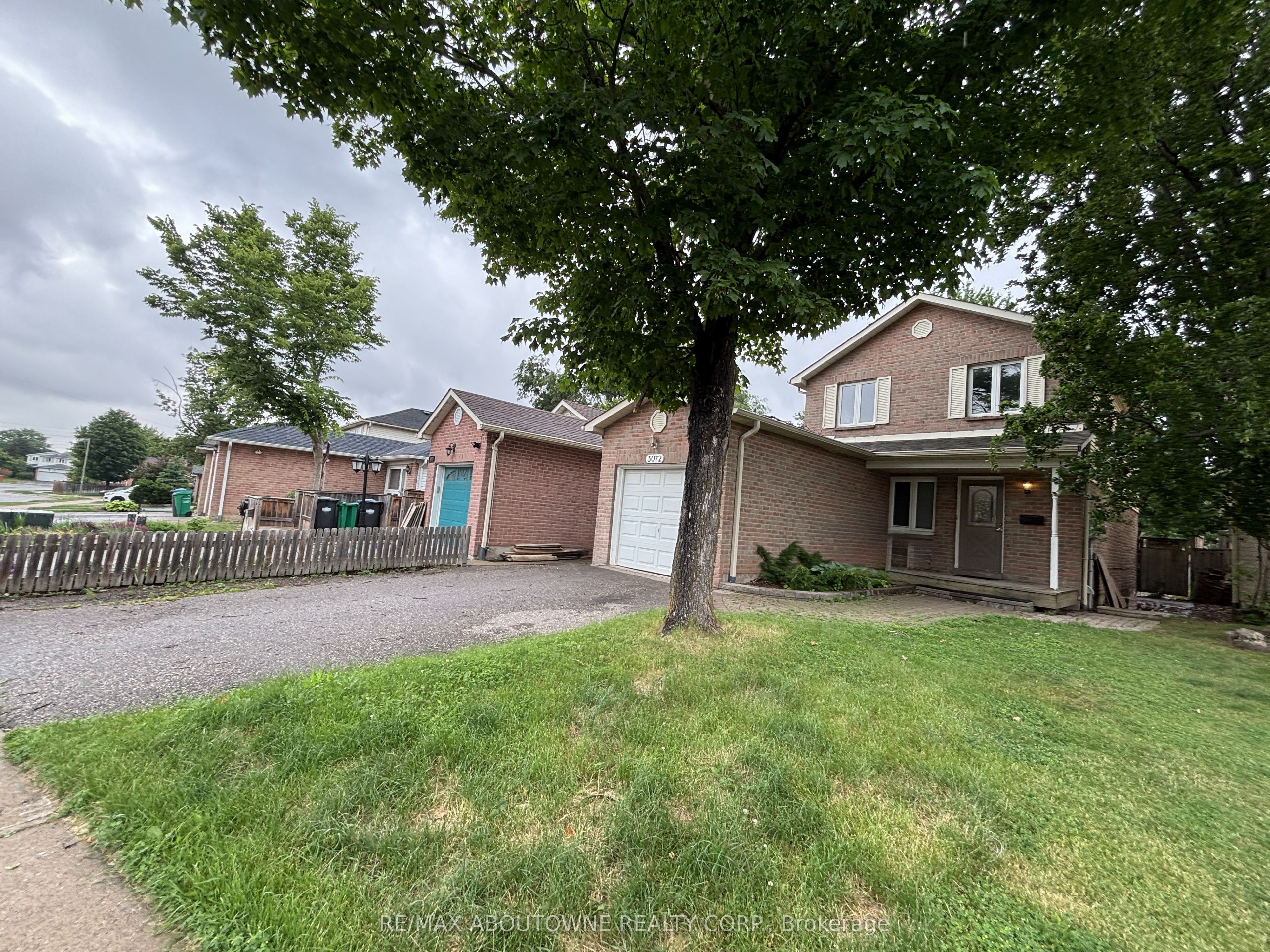 3072 Patrick Crescent, Mississauga, ON L5N 3G5 photo 4