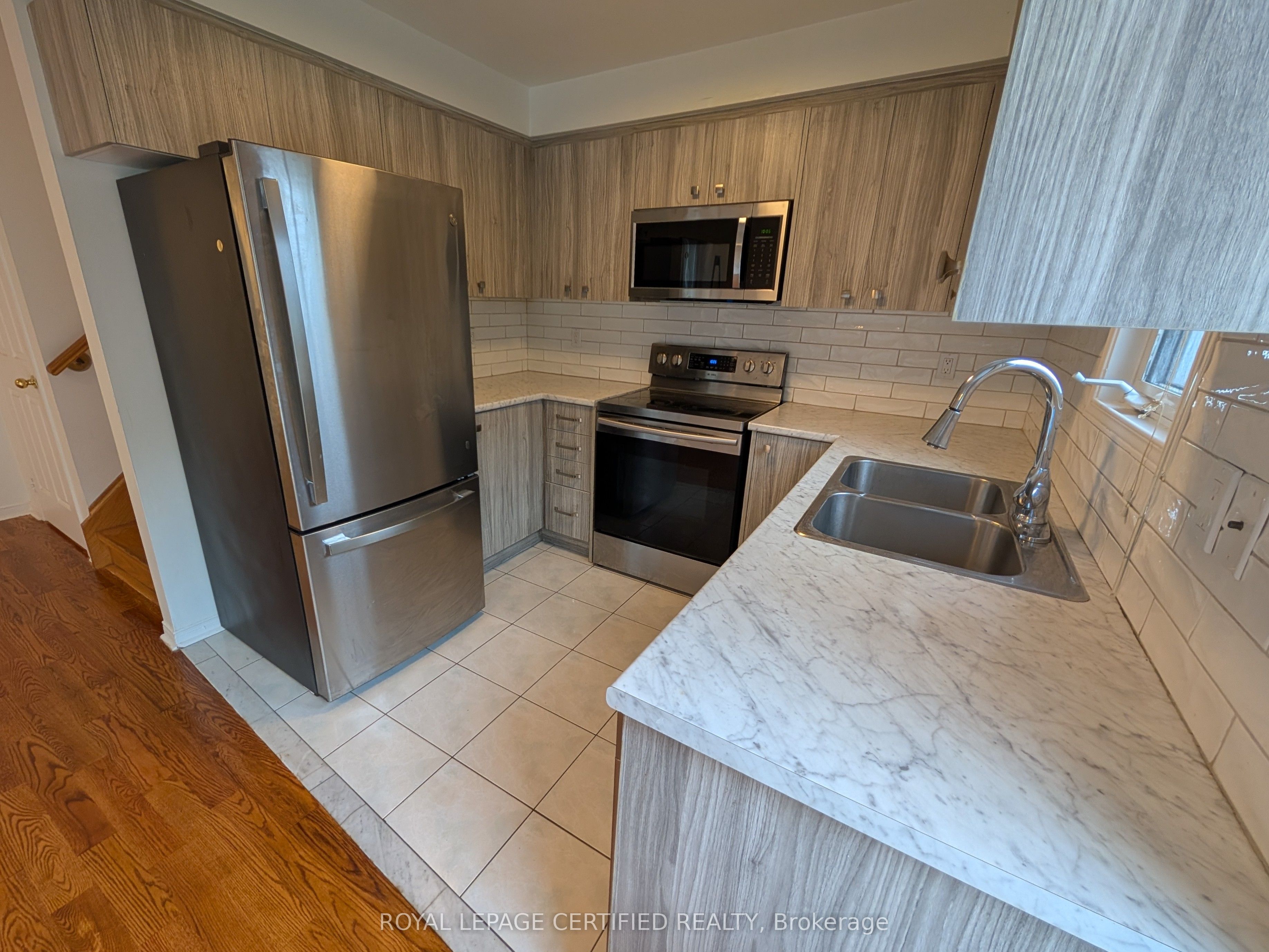 8 James Street, Mississauga, ON L5M 1R5 photo 3