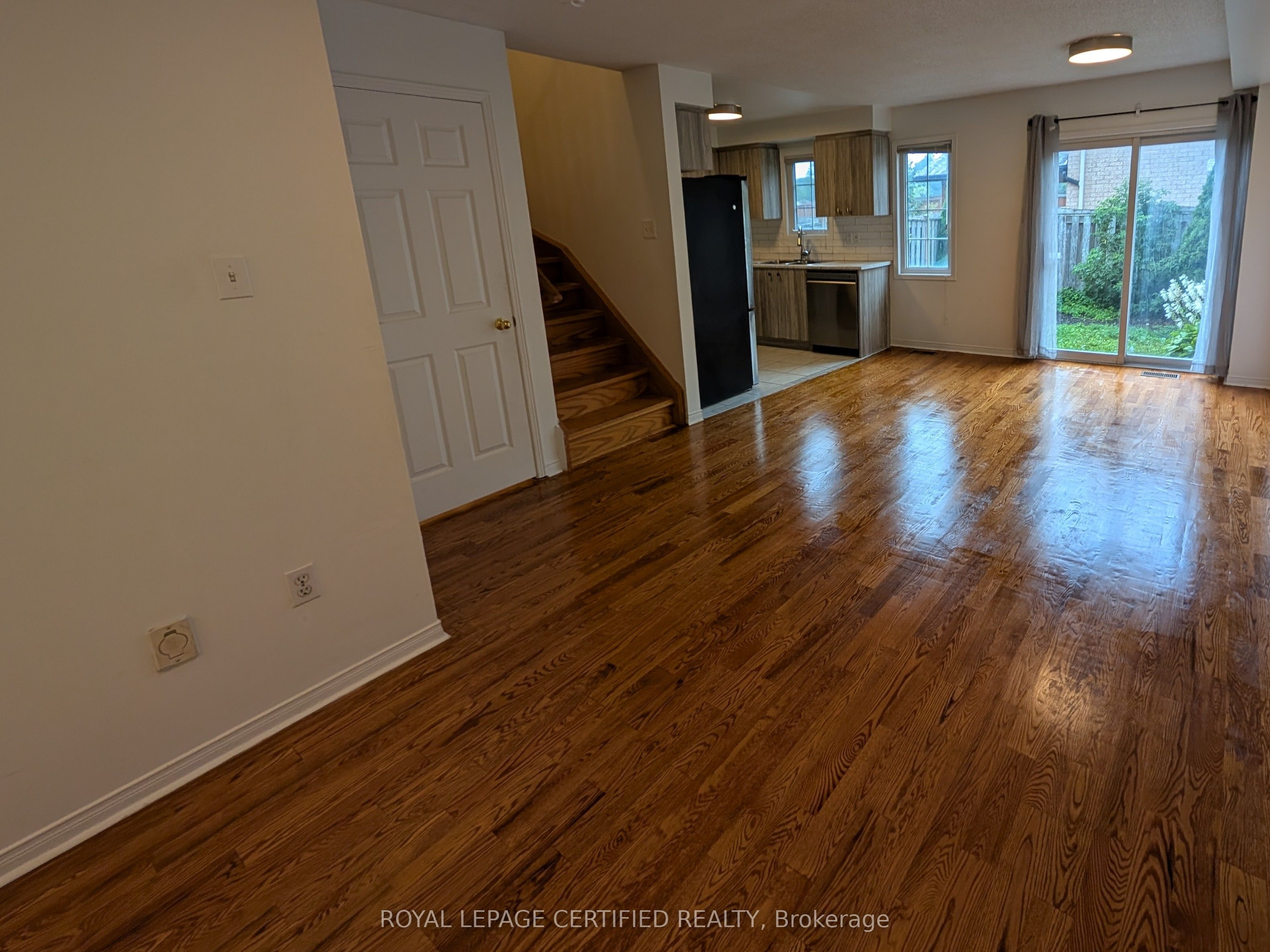 8 James Street, Mississauga, ON L5M 1R5 photo 5