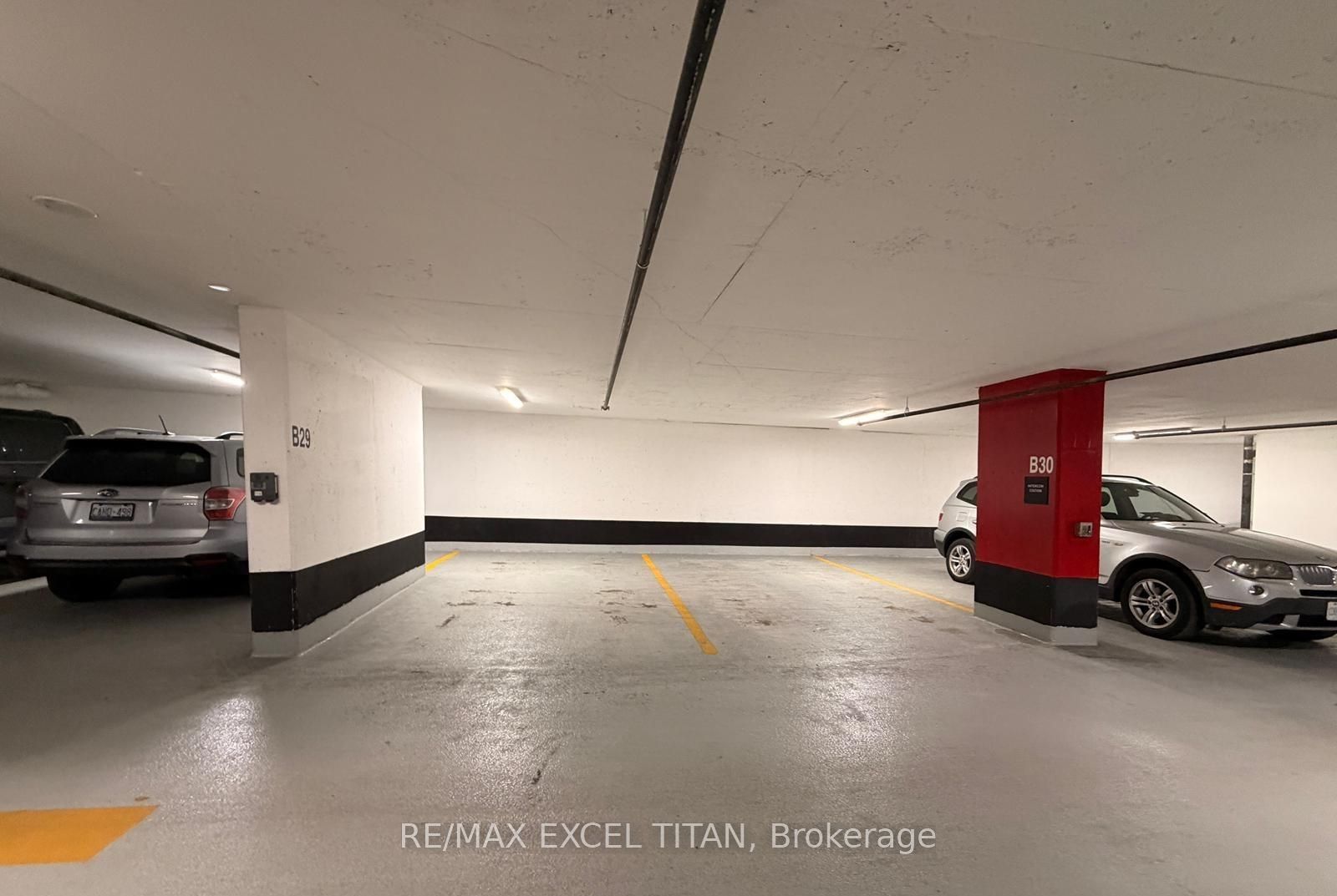 25 Neighbourhood Lane P3-C13, Toronto, ON M8Y 0C4