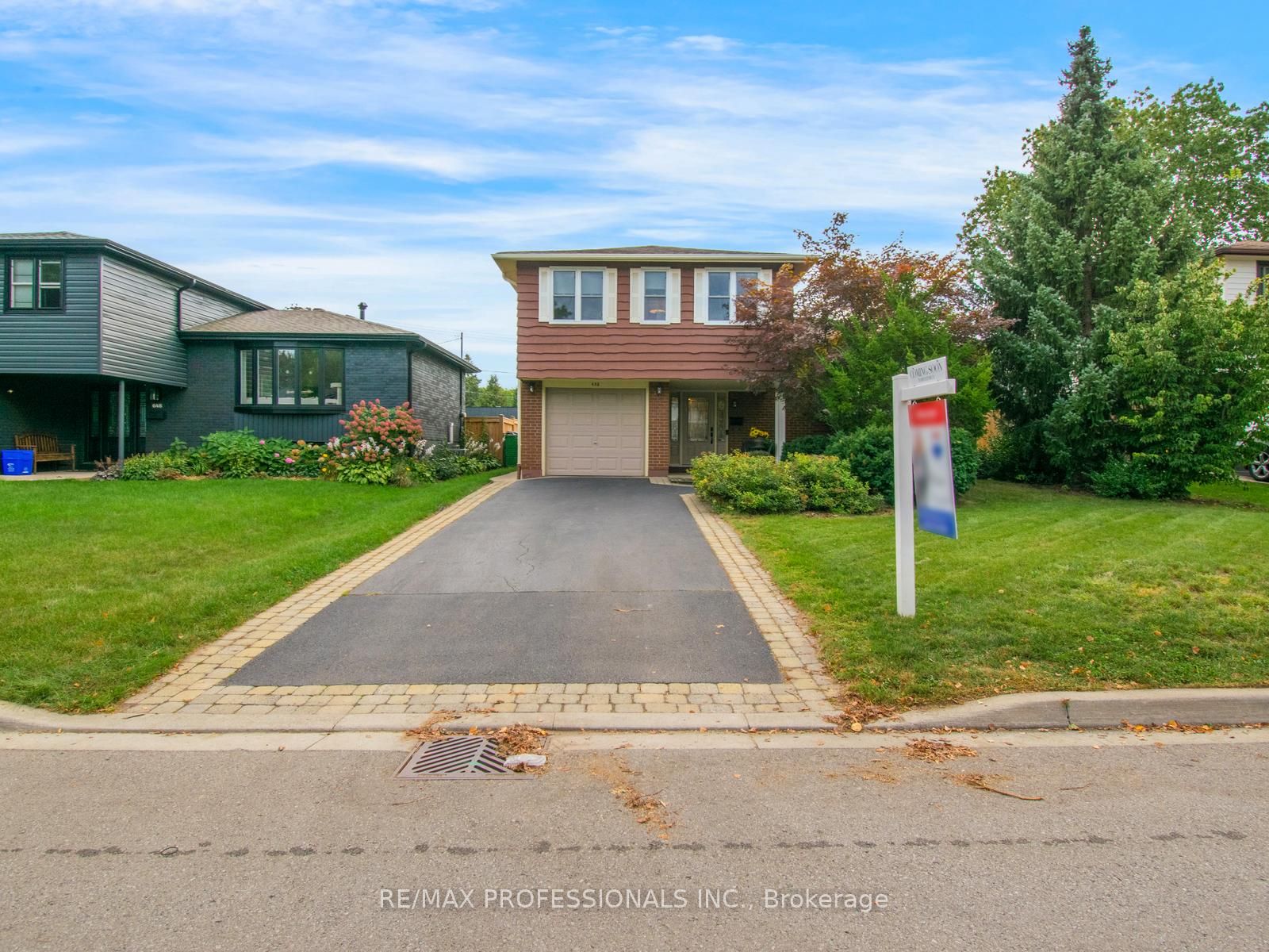 652 Meadow Lane, Burlington, ON L7L 4R8 photo 2