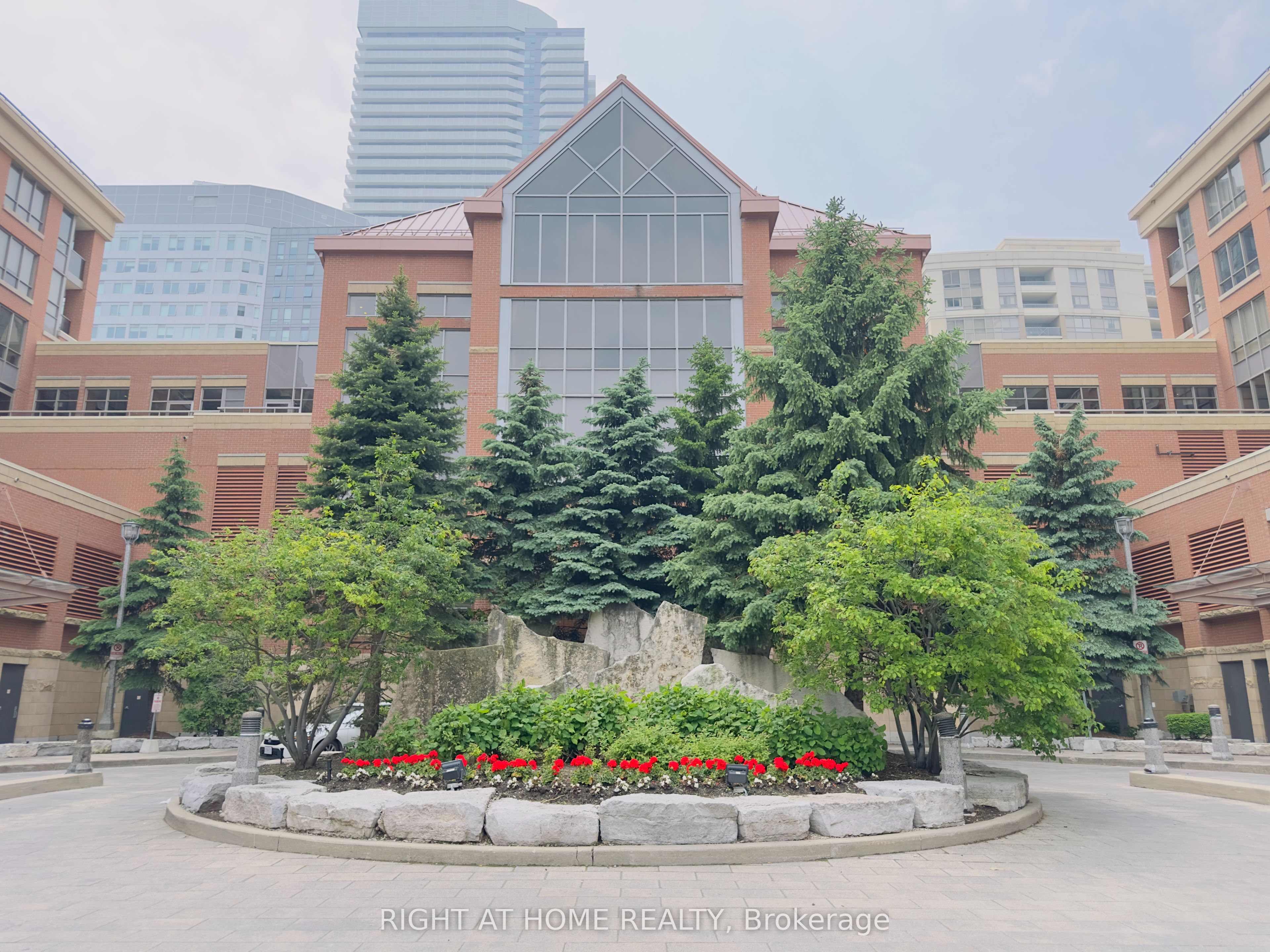4090 Living Arts Drive 2906, Mississauga, ON L5B 4M8 photo 2