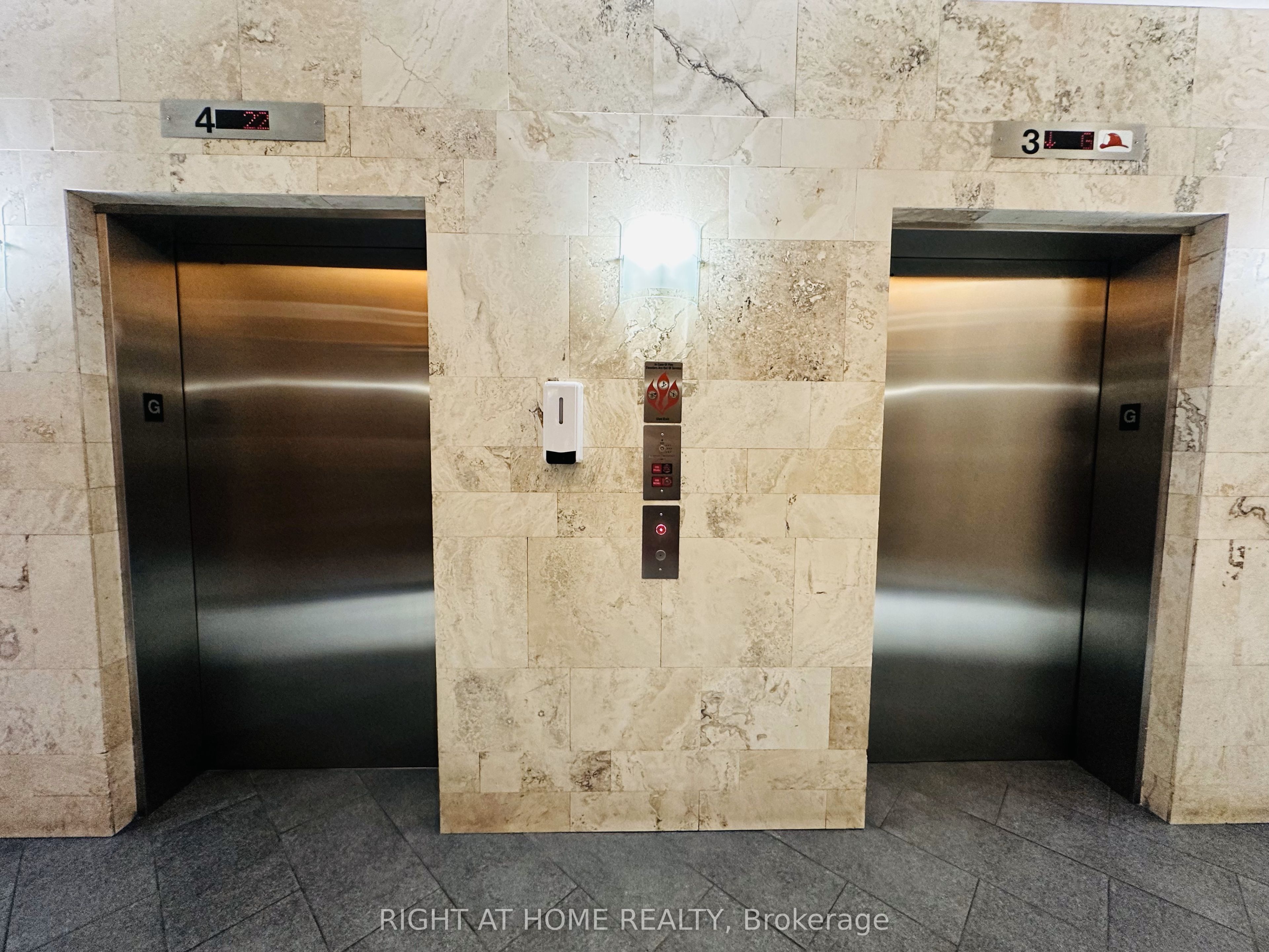 4090 Living Arts Drive 2906, Mississauga, ON L5B 4M8 photo 4