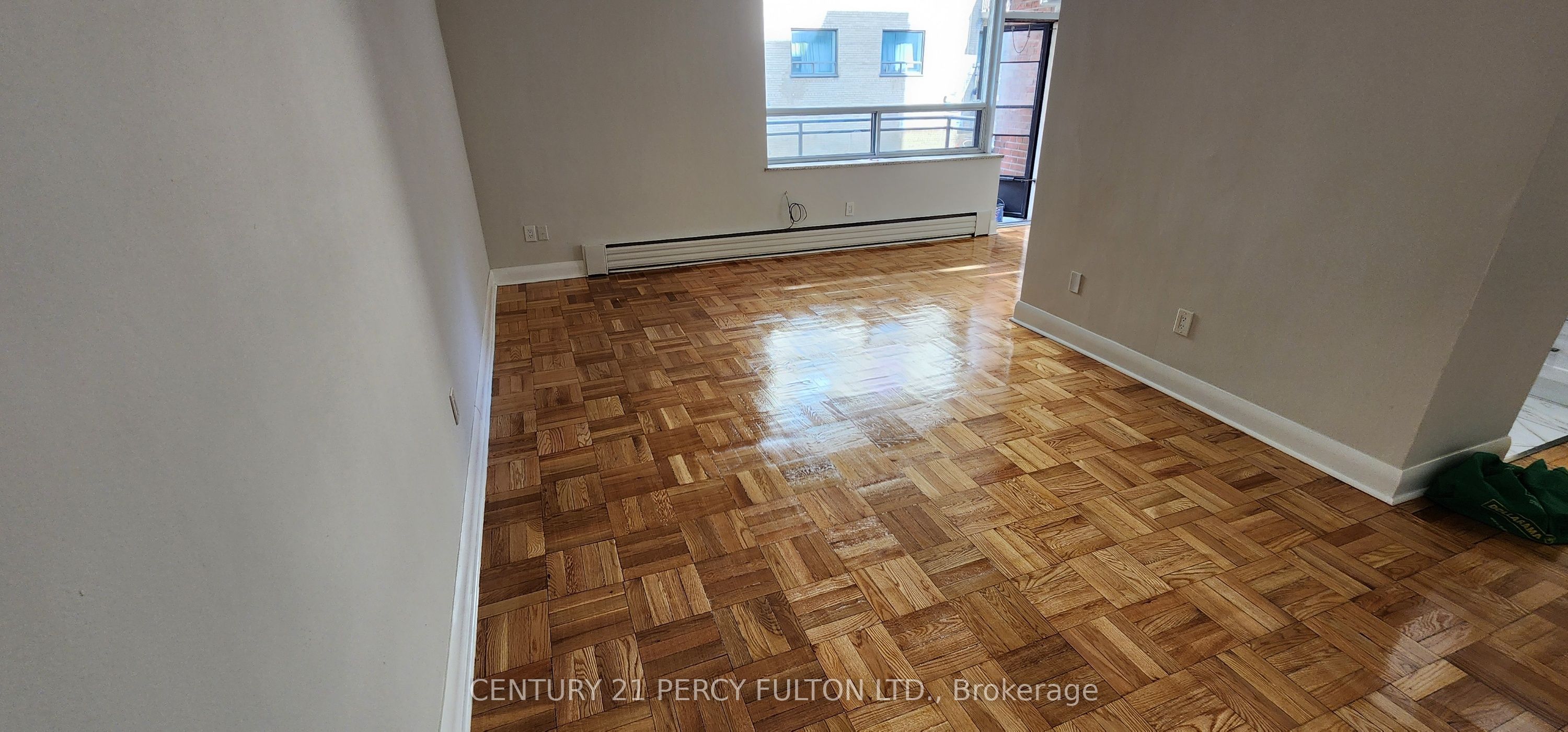 837 Roselawn Avenue 203, Toronto, ON M6B 1B5 photo 2