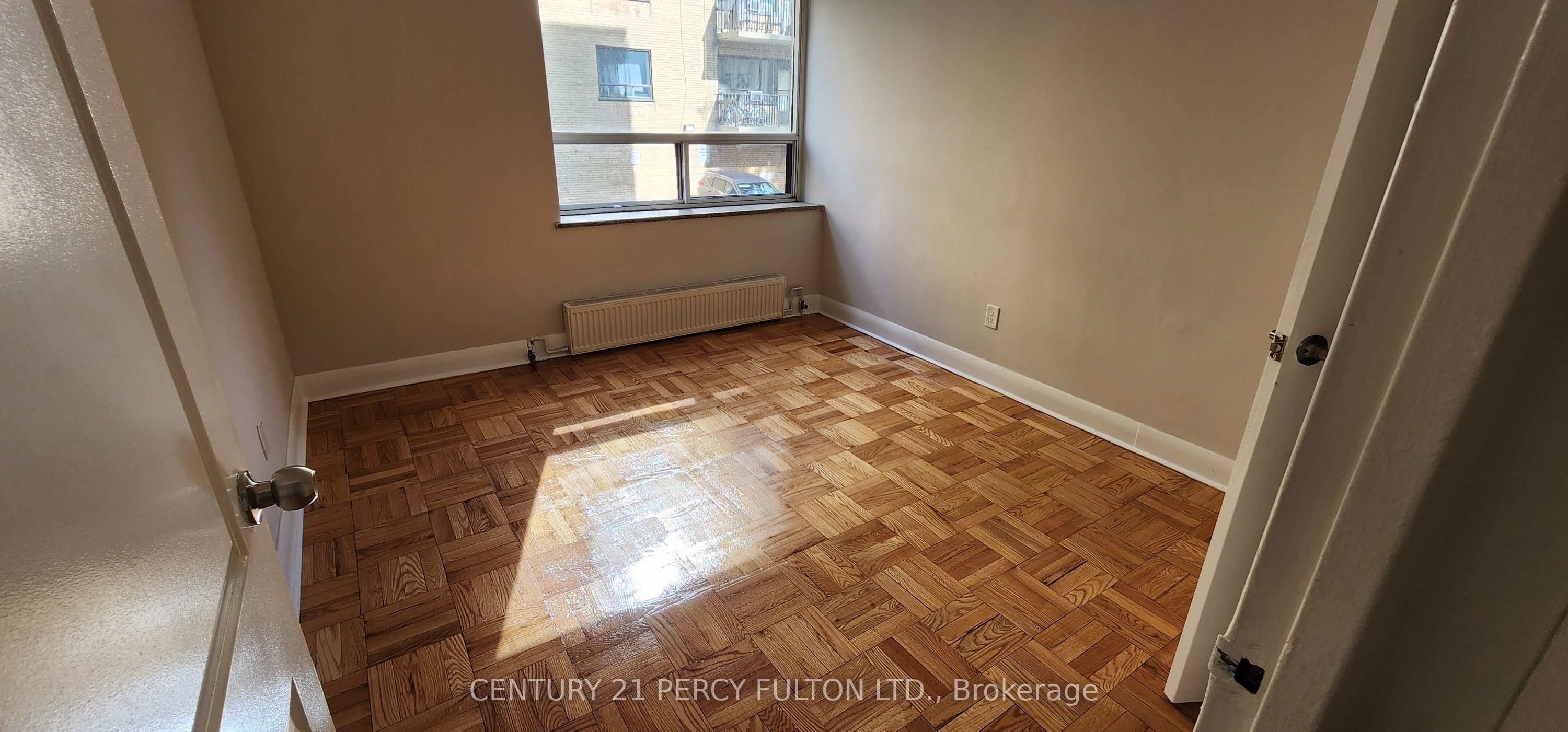 837 Roselawn Avenue 203, Toronto, ON M6B 1B5 photo 3
