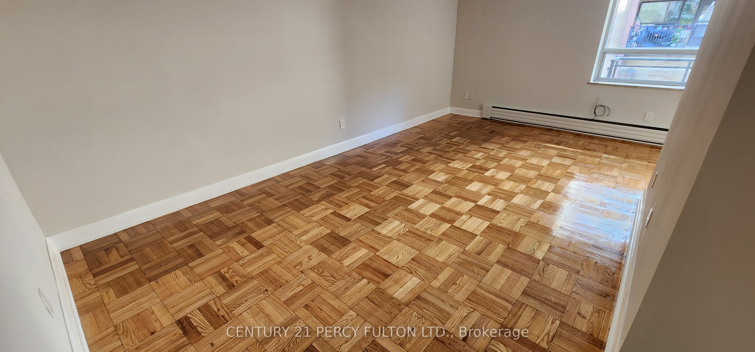 837 Roselawn Avenue 203, Toronto, ON M6B 1B5 photo 4