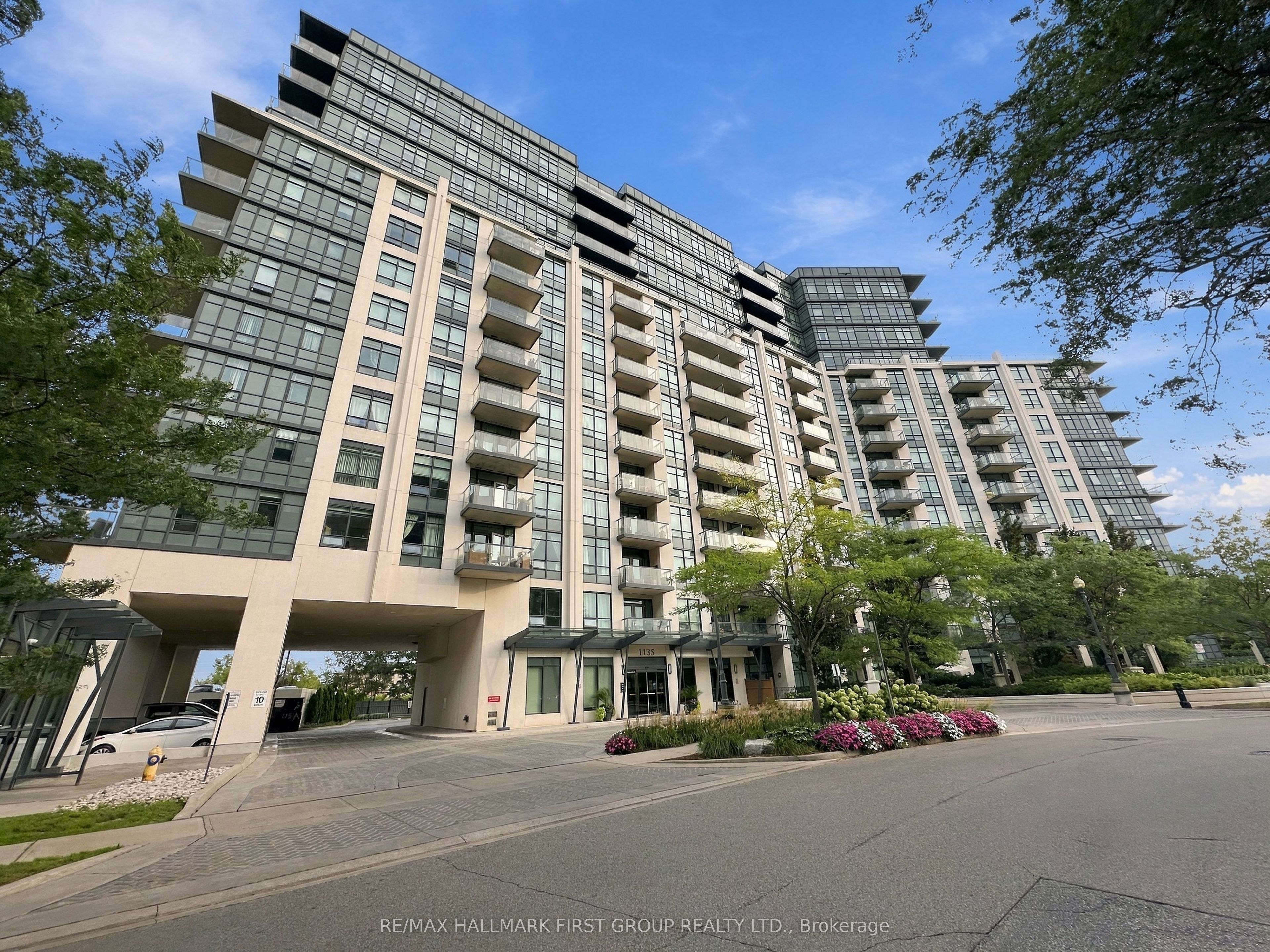 1135 Royal York Road 912, Toronto, ON M9A 0C3