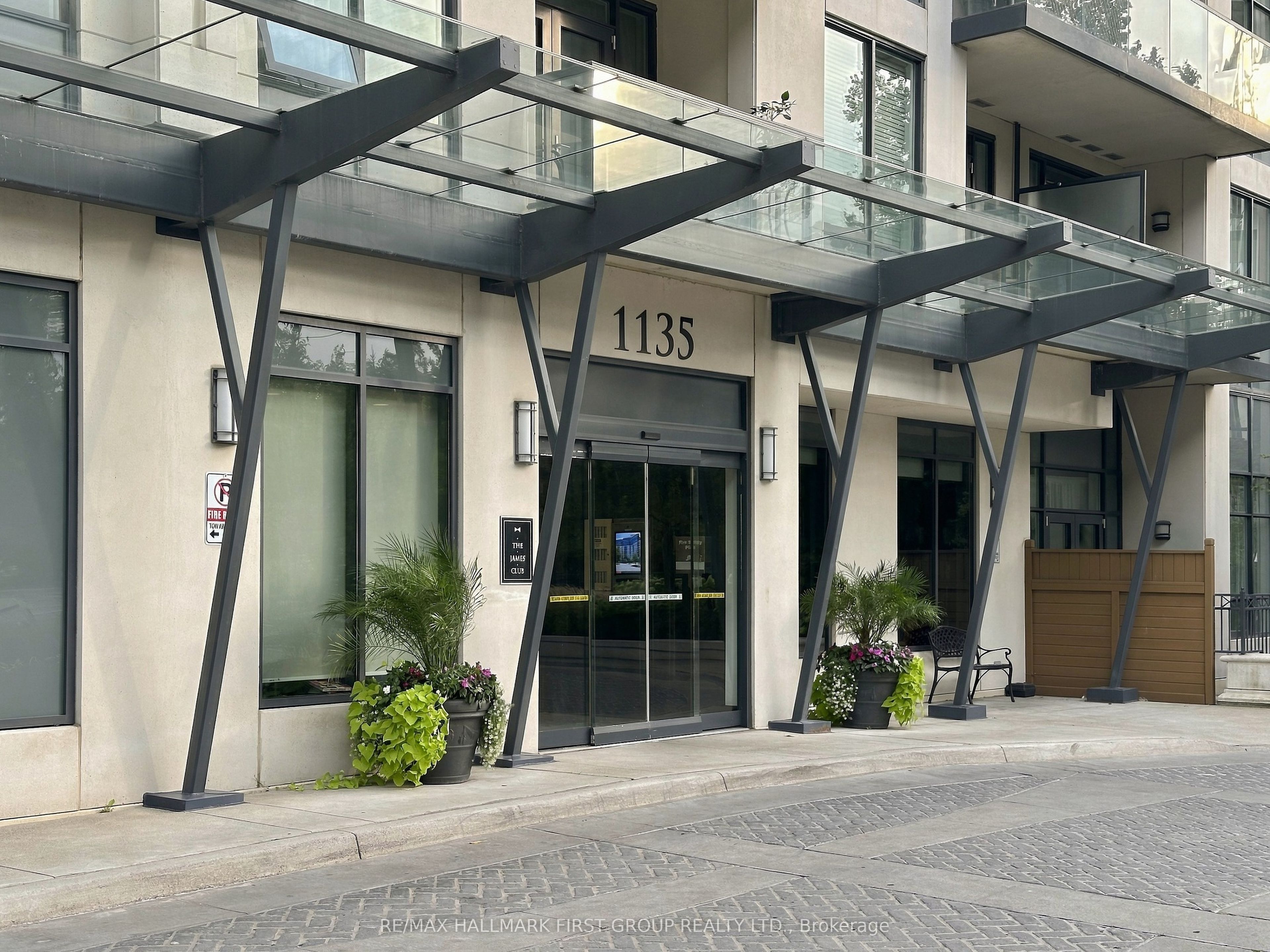 1135 Royal York Road 912, Toronto, ON M9A 0C3 photo 2