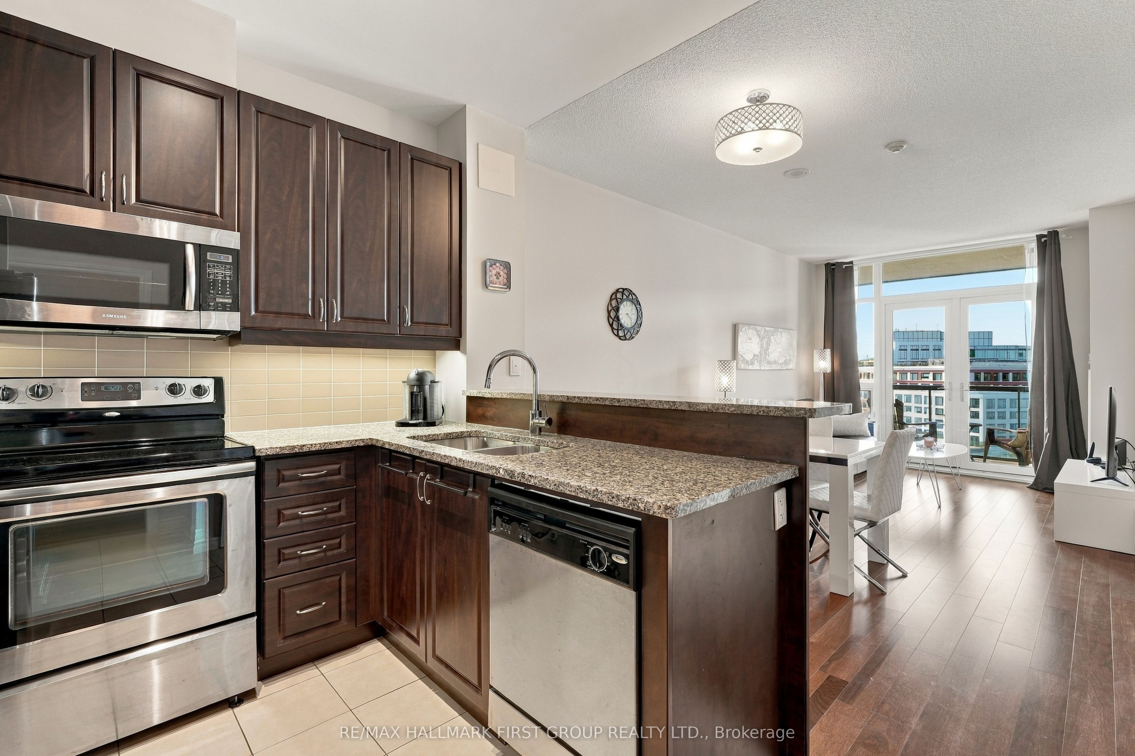 1135 Royal York Road 912, Toronto, ON M9A 0C3 photo 4