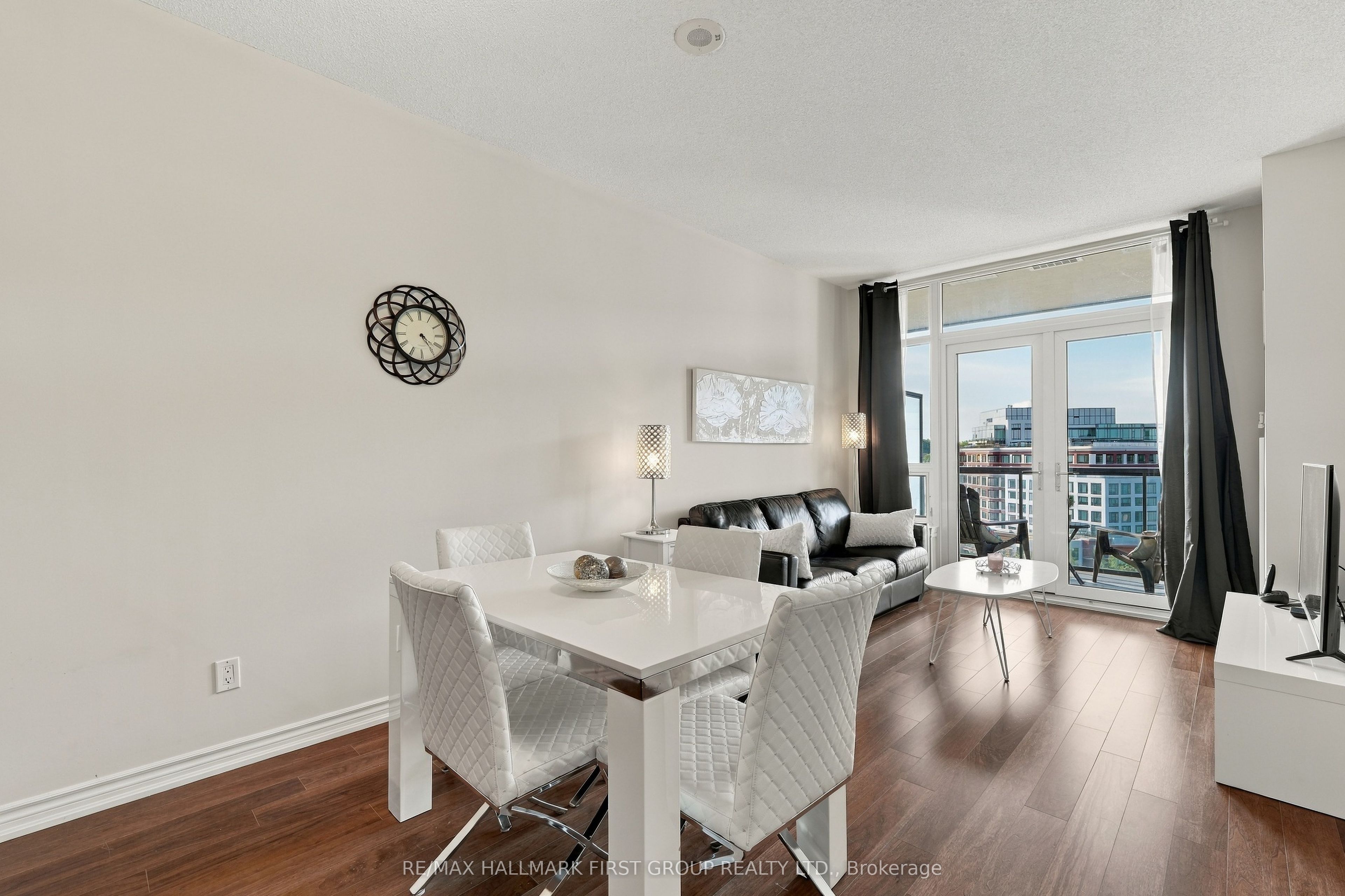 1135 Royal York Road 912, Toronto, ON M9A 0C3 photo 5