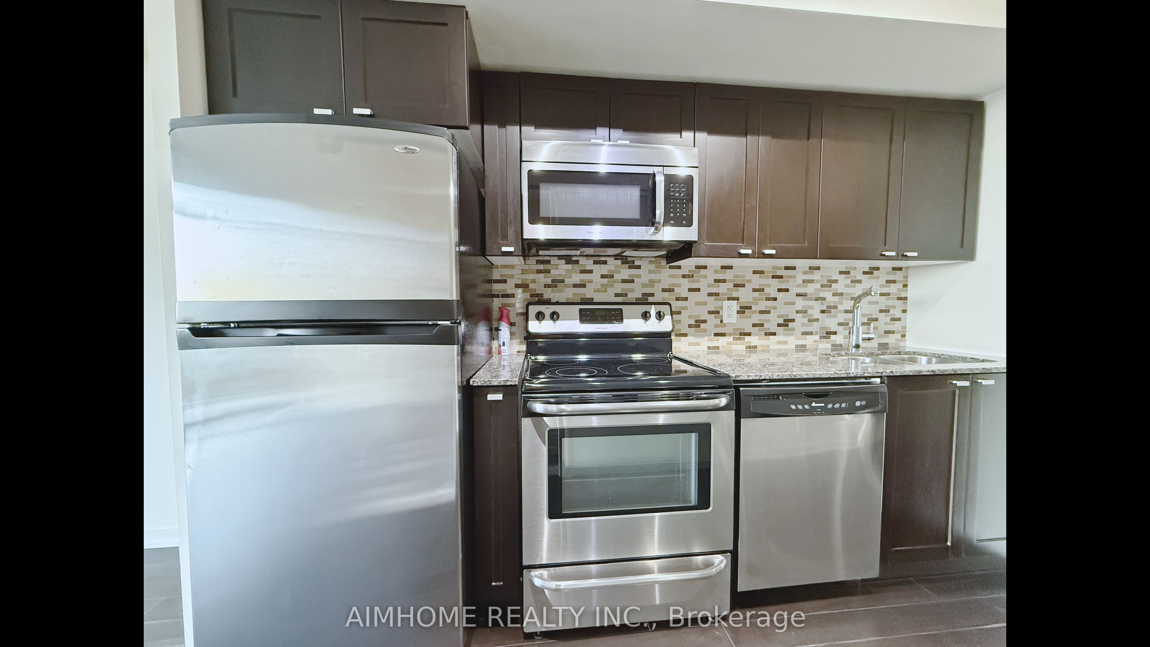 105 The Queensway 1106, Toronto, ON M6S 5B5 photo 3