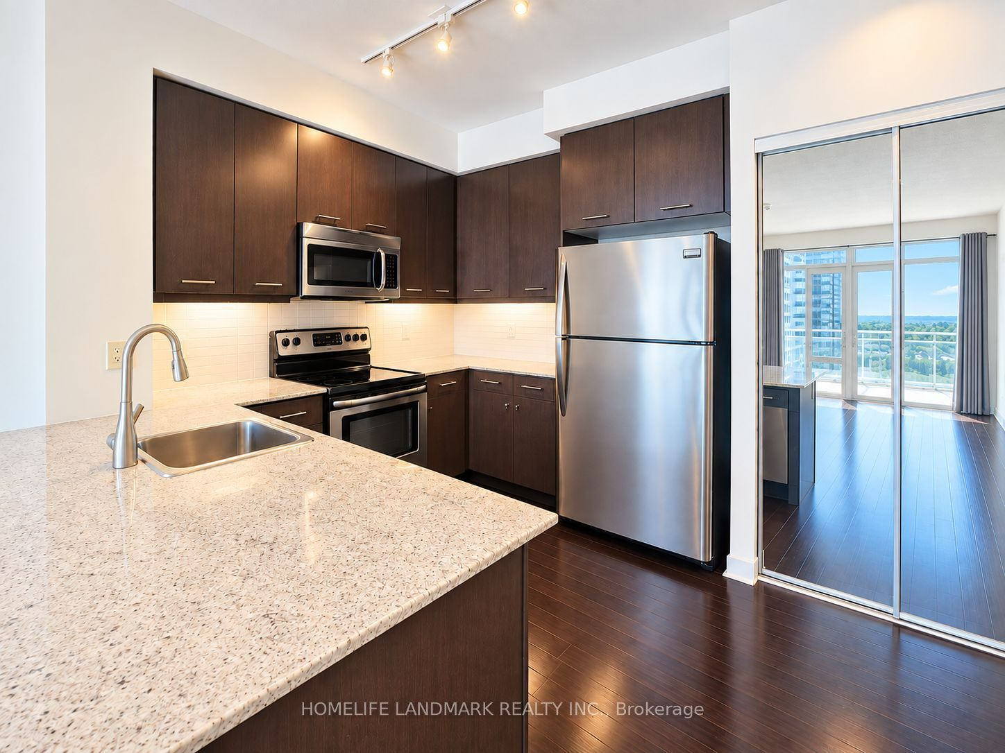 360 Square One Drive 1306, Mississauga, ON L5B 0G7 photo 4
