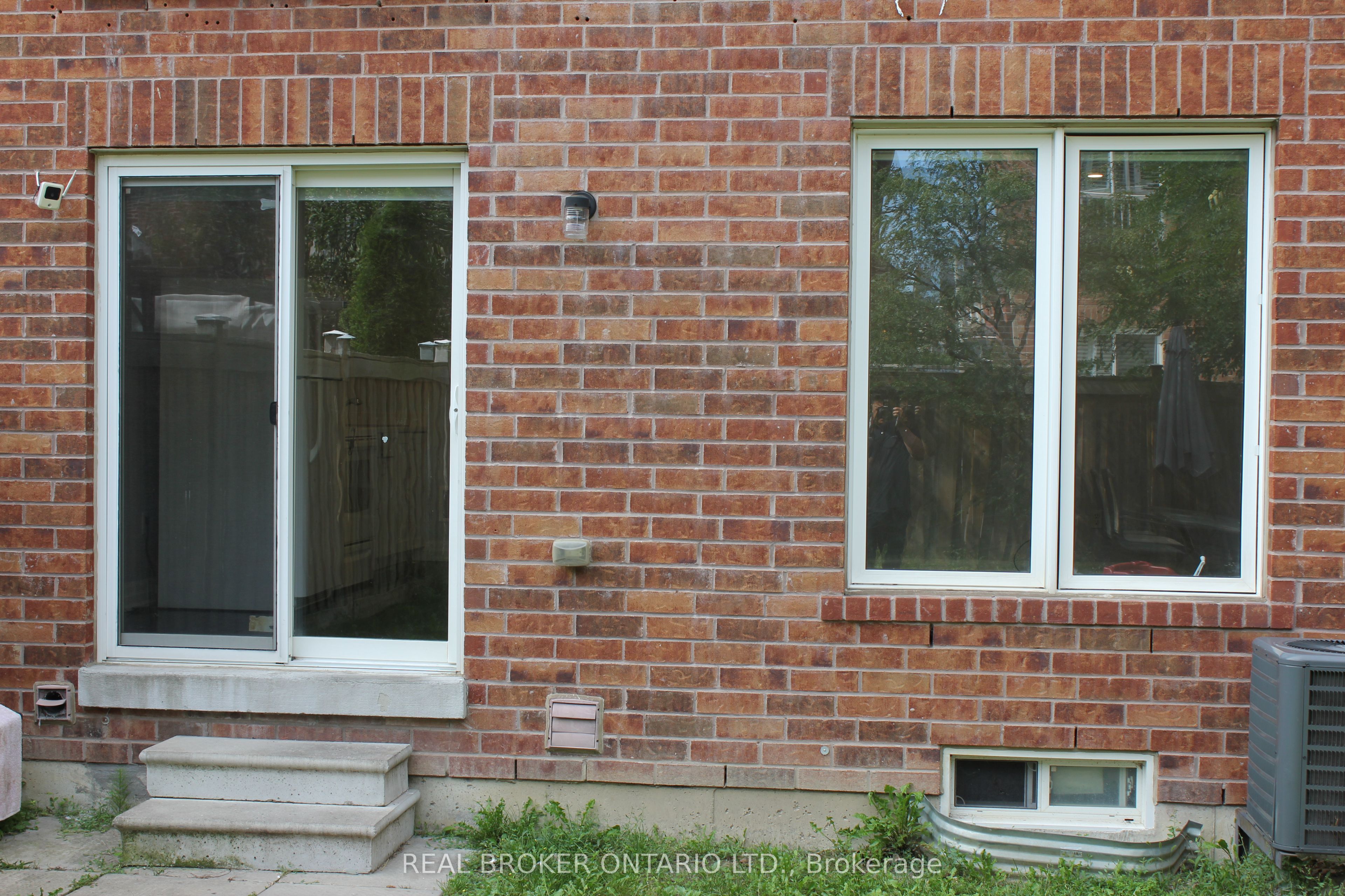 151 Bob Yuill Drive LOWER, Toronto, ON M9M 0B1 photo 2