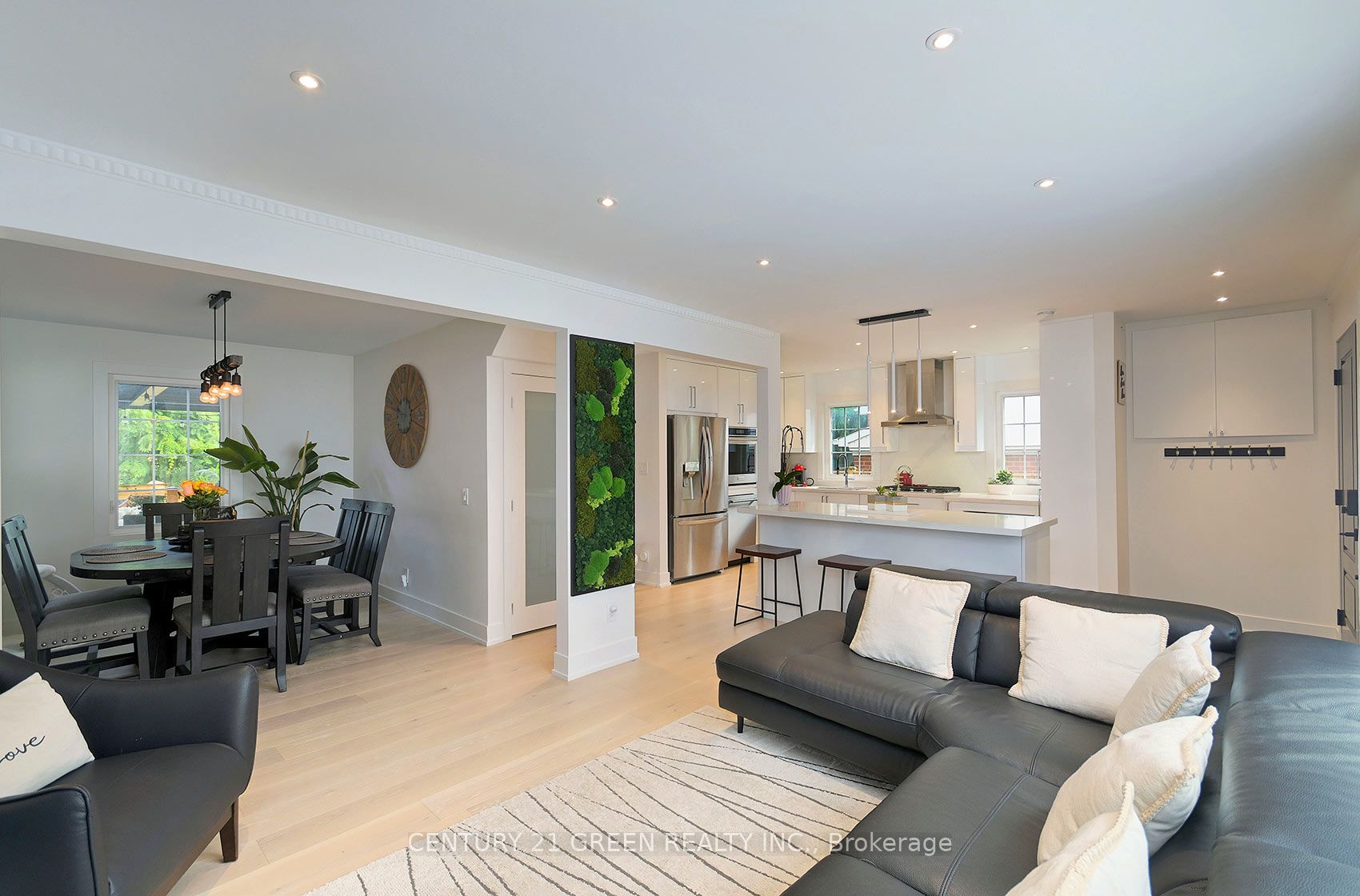 32 Castlebar Road, Toronto, ON M8Z 2J5 photo 2